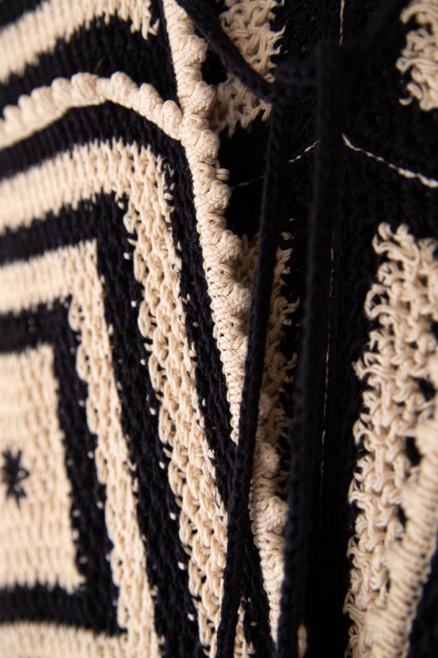 Thumbnail of http://Gucci%20gehäkeltes%20Minikleid%20in%20Beige%20und%20Schwarz