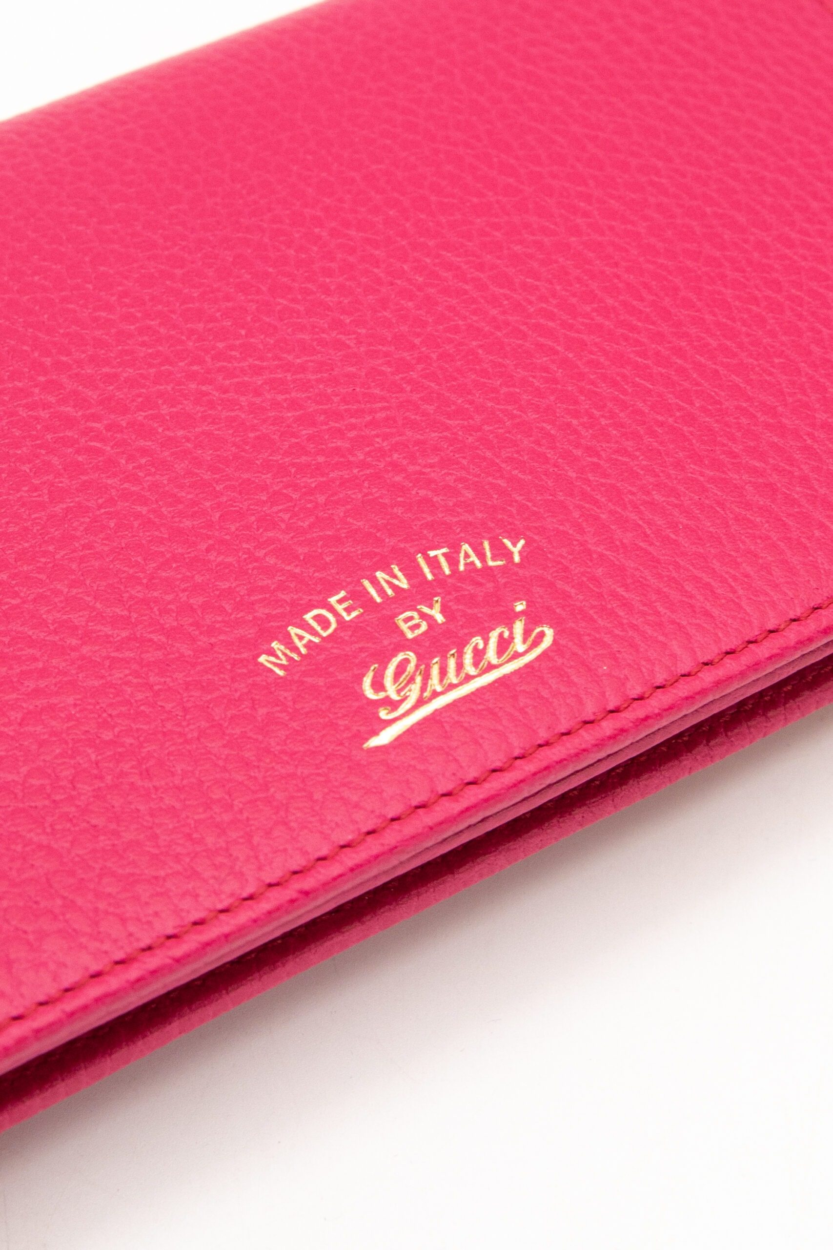 Thumbnail of http://Gucci%20Clutch%20zum%20Umhängen%20in%20Pink%20und%20Gold