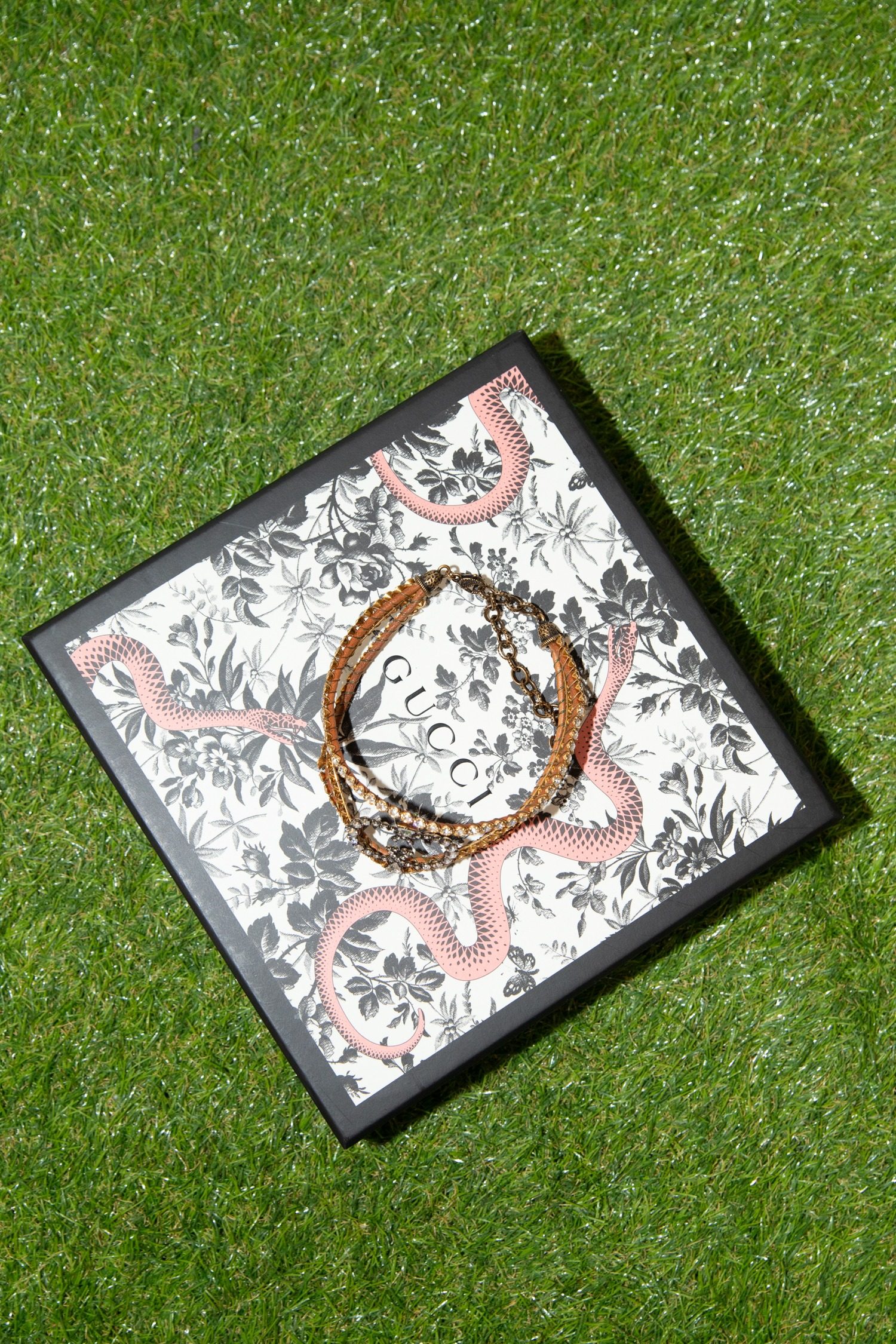 Thumbnail of http://MCM%20Patricia%20Portemonnaie%20zum%20Umhängen%20in%20Rosa%20und%20Silber