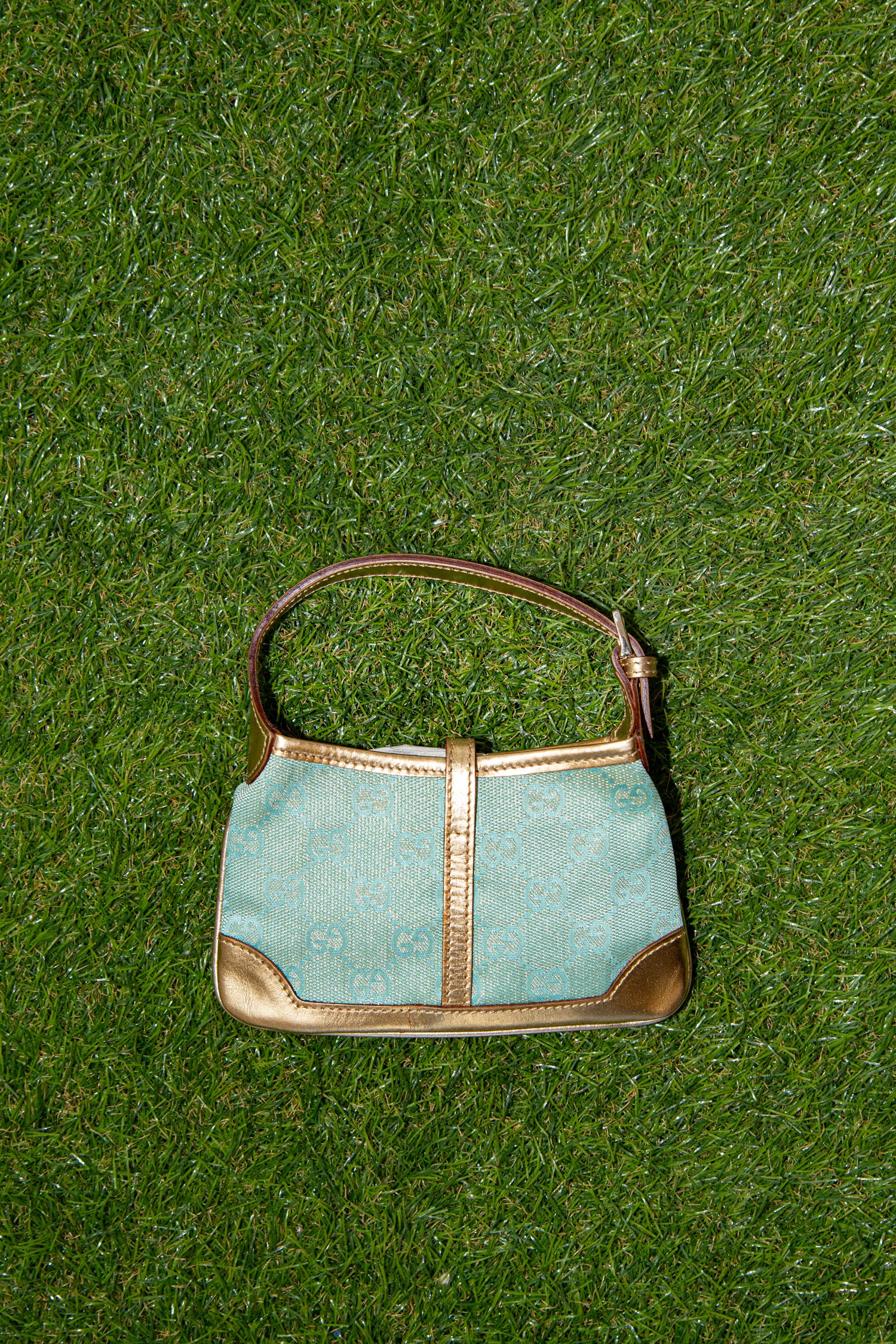 Thumbnail of http://Gucci%20Mini%20Jackie%20Tasche%20in%20Hellblau%20und%20Gold