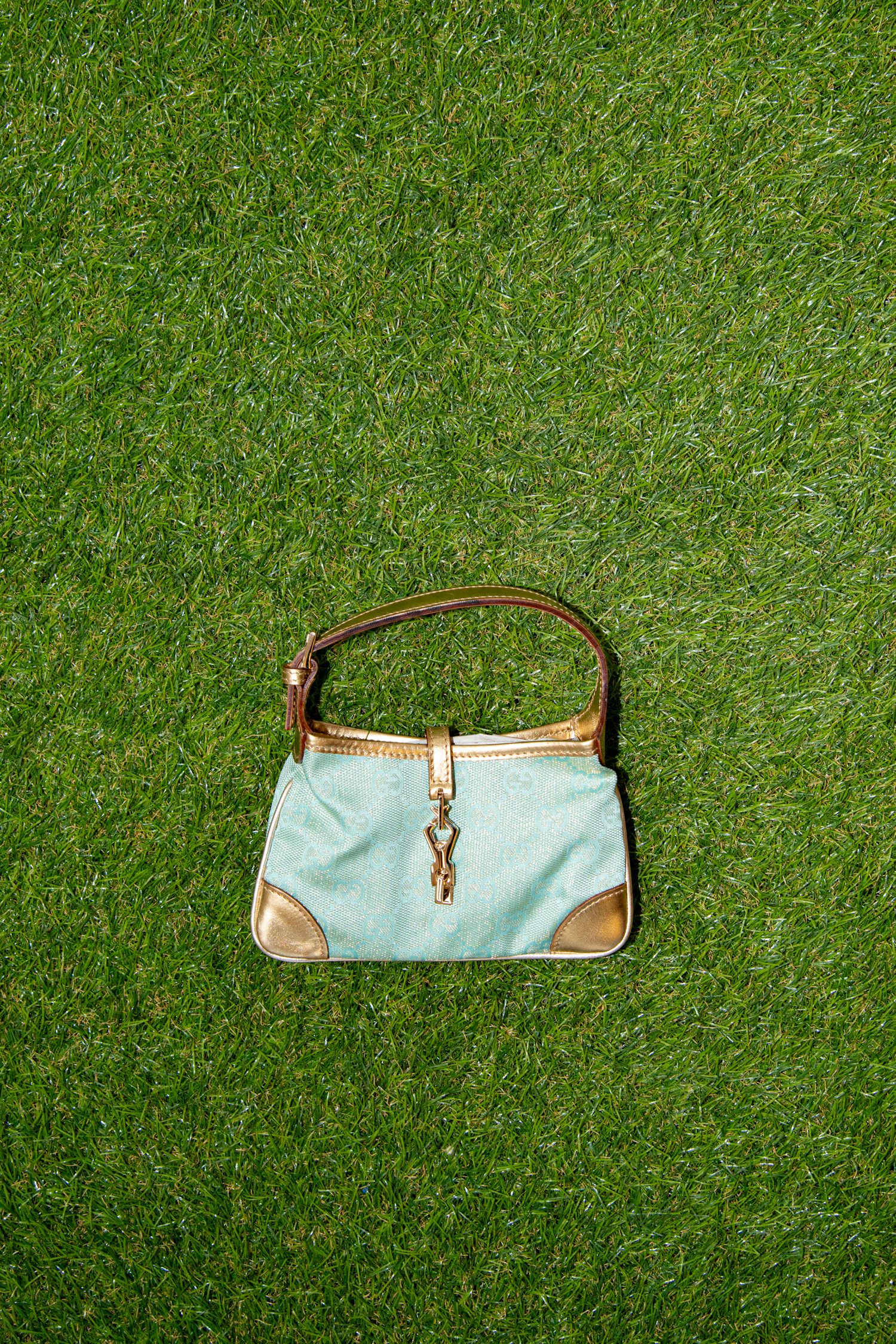 Thumbnail of http://Gucci%20Mini%20Jackie%20Tasche%20in%20Hellblau%20und%20Gold