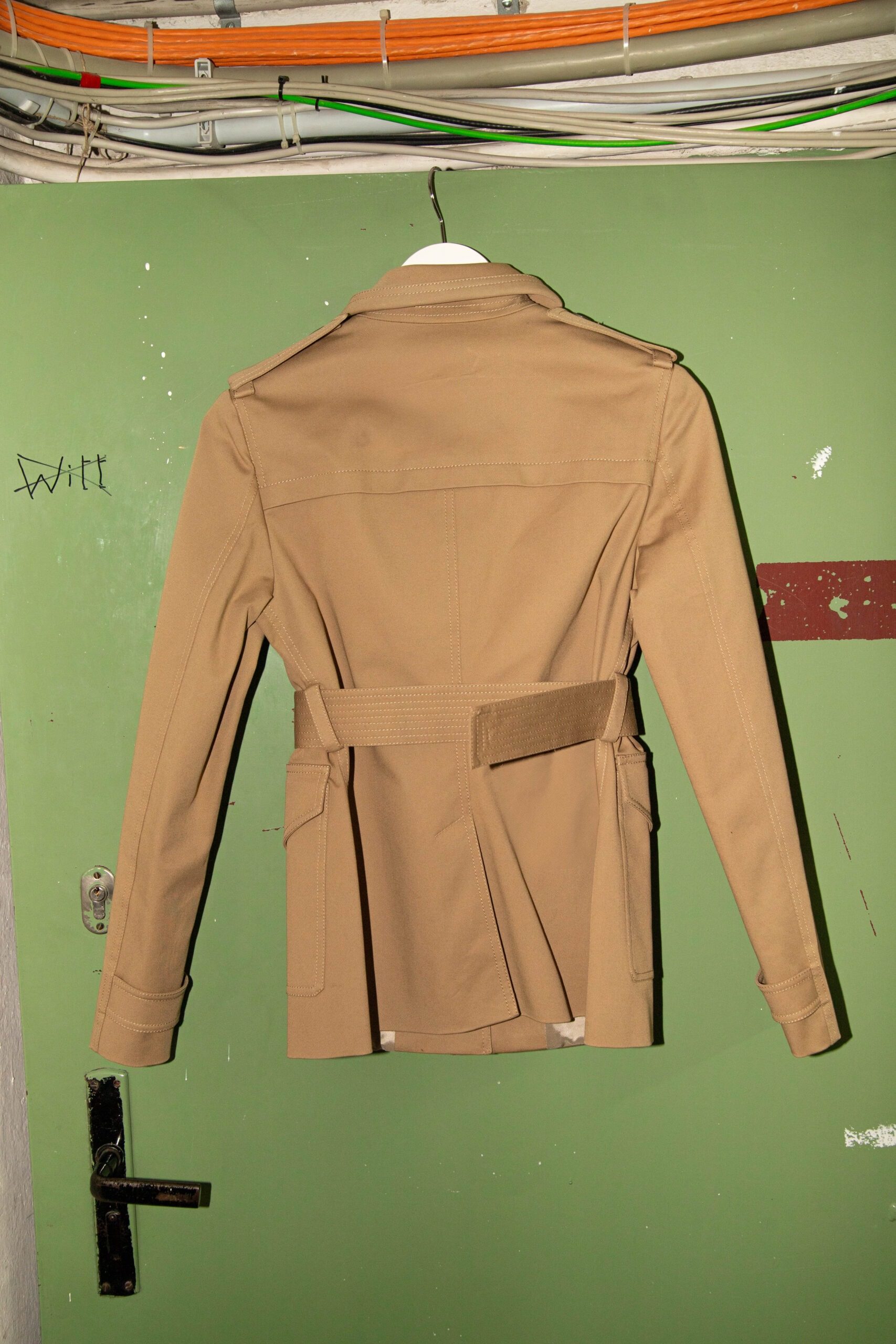 Gucci Jacke mit Gürtel in Beige