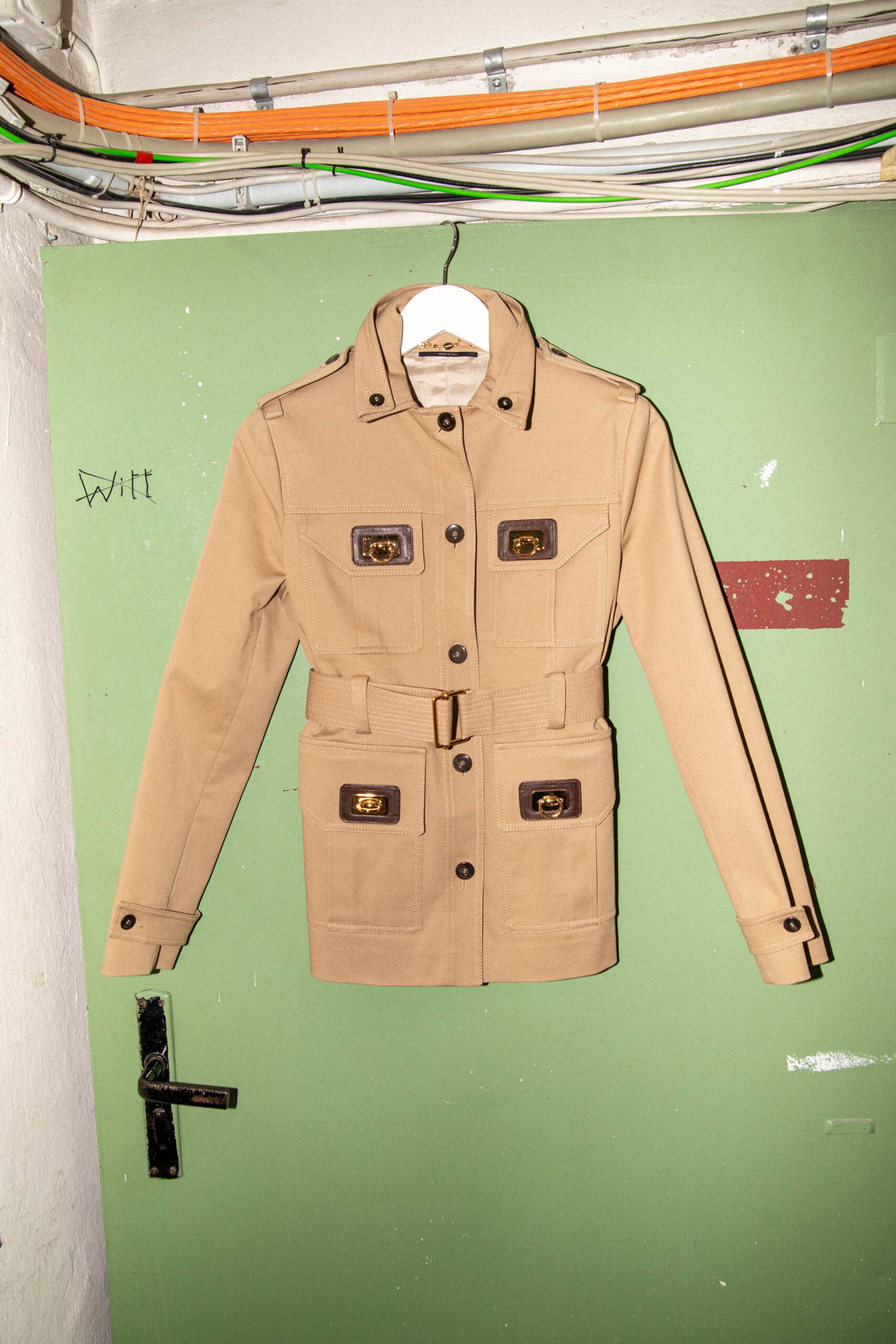Gucci Jacke mit Gürtel in Beige