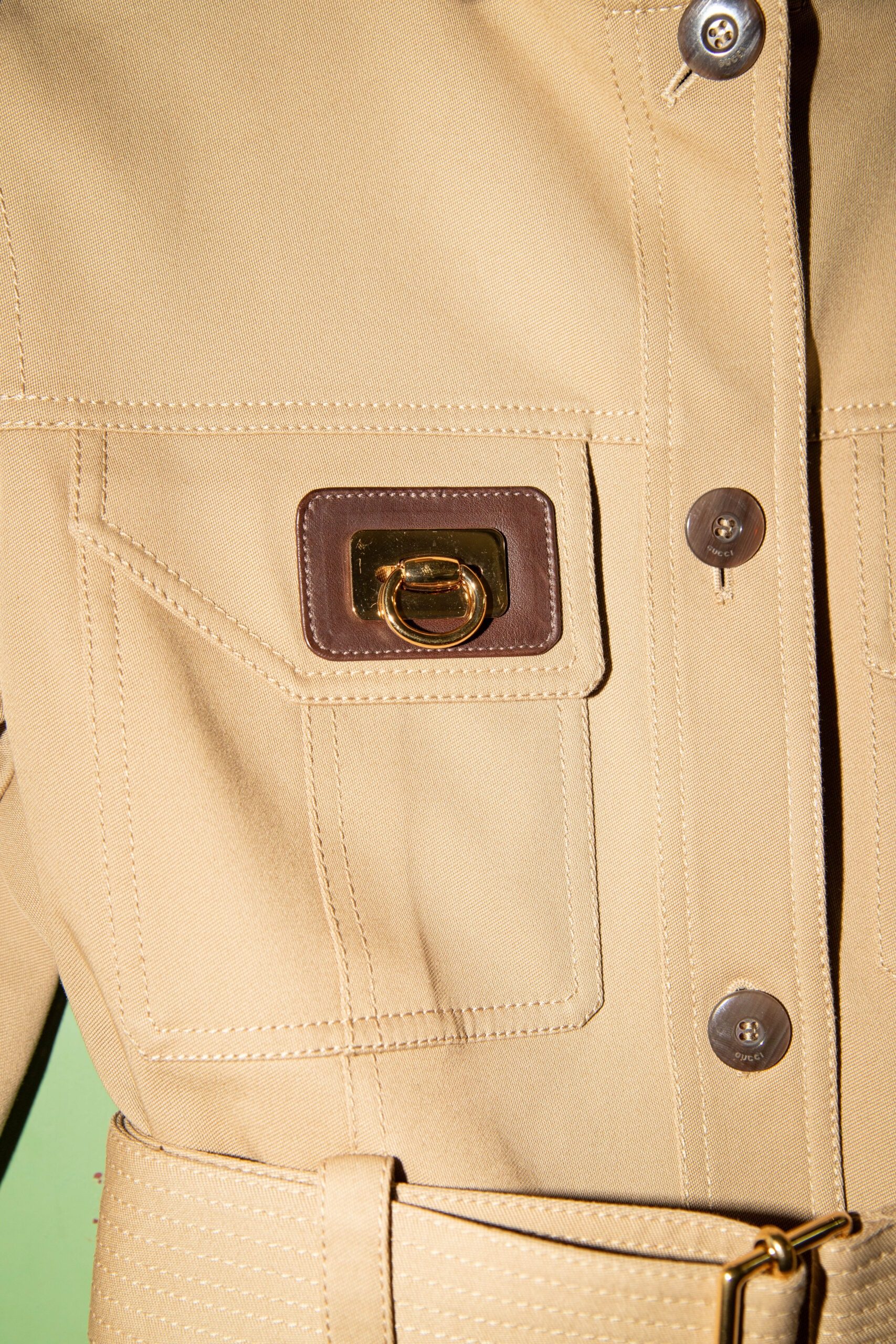 Thumbnail of http://Gucci%20Jacke%20mit%20Gürtel%20in%20Beige