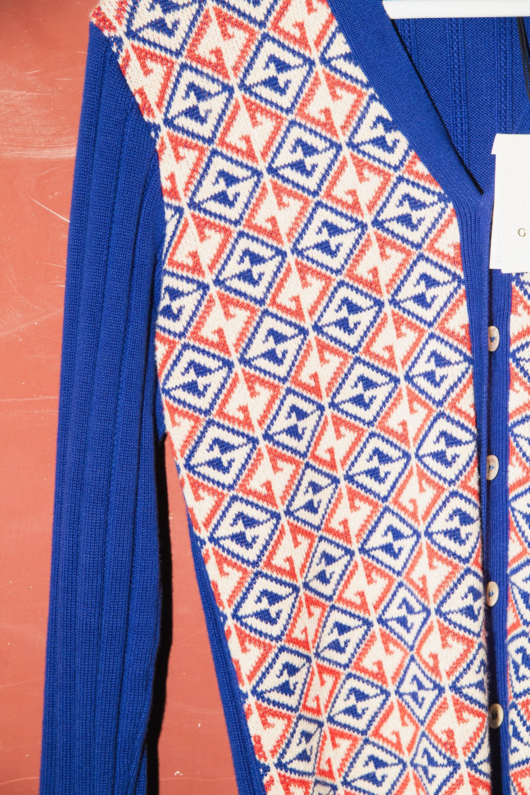 Thumbnail of http://Gucci%20Strickjacke%20in%20Blau%20und%20Rot