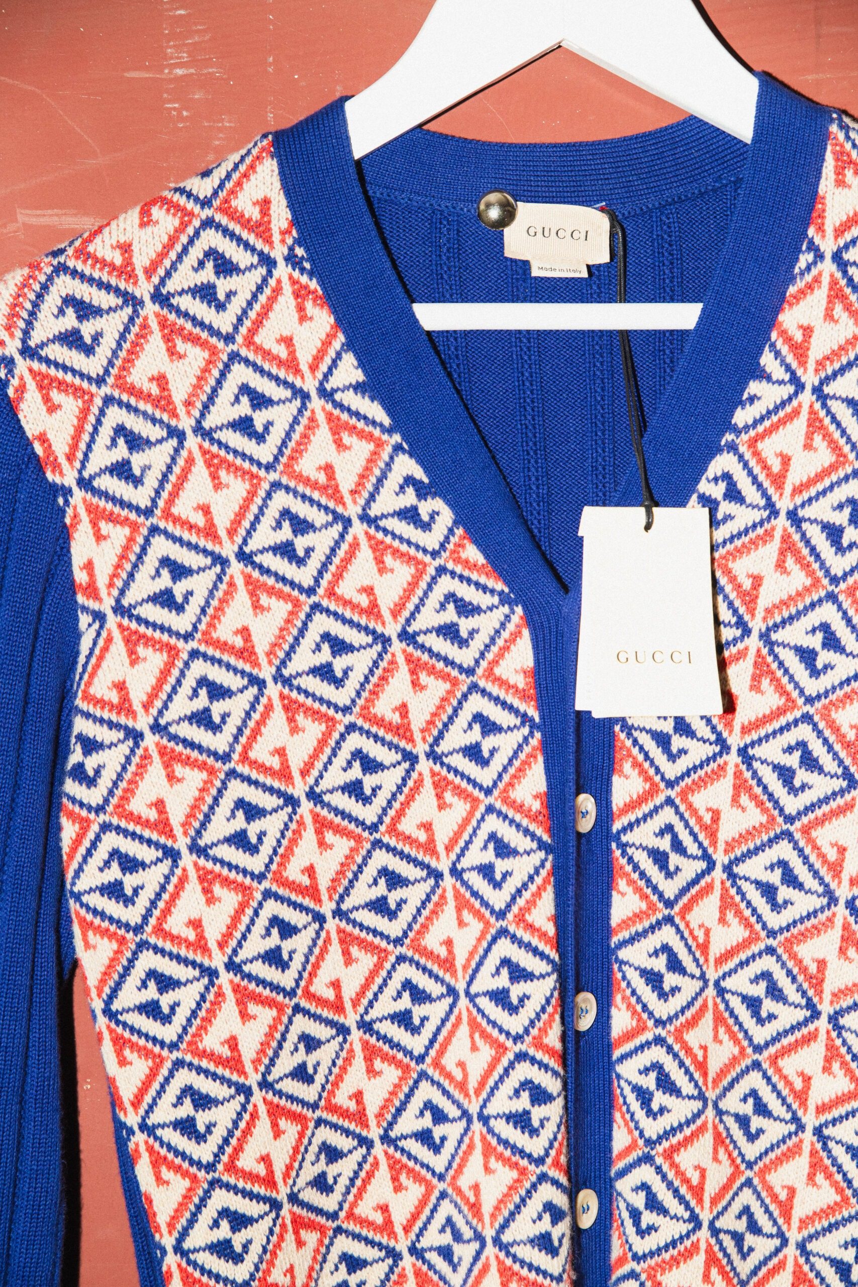 Thumbnail of http://Gucci%20Strickjacke%20in%20Blau%20und%20Rot