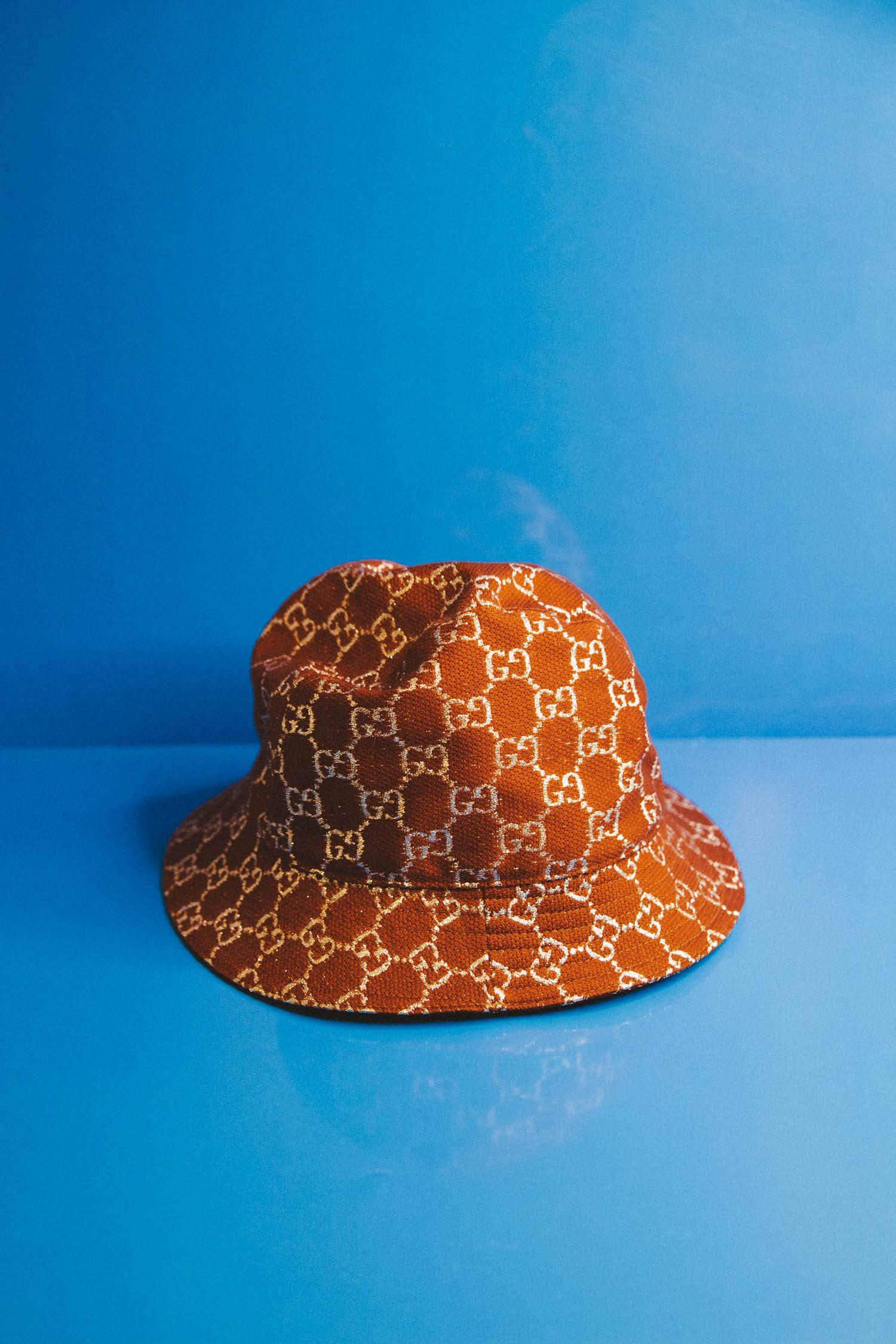 Thumbnail of http://Gucci%20Bucket%20Hat%20in%20Cognac%20und%20Silber