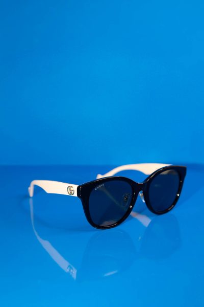 Gucci Sonnenbrille mit Bügeln in Ecru