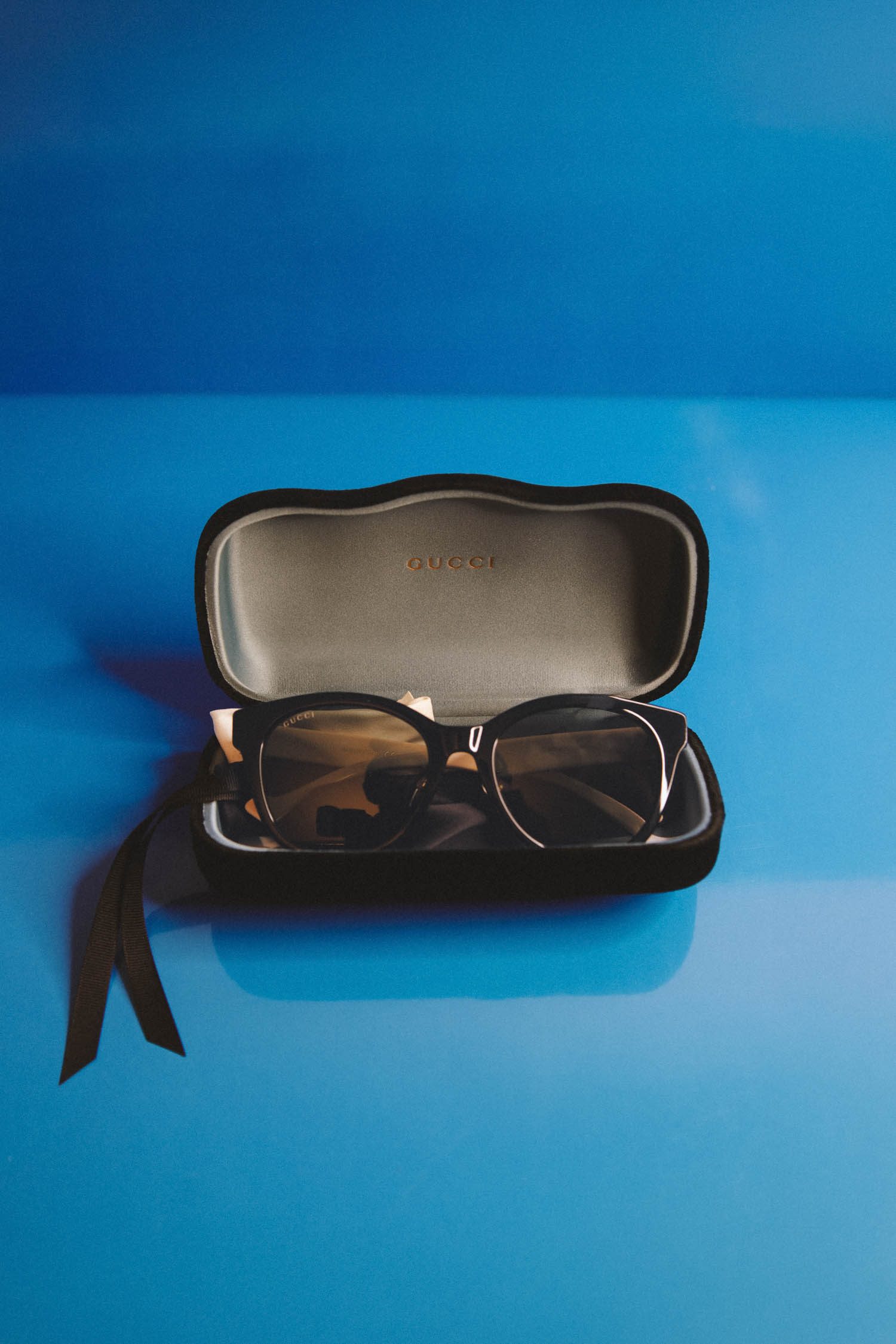 Thumbnail of http://Gucci%20Sonnenbrille%20mit%20Bügeln%20in%20Ecru