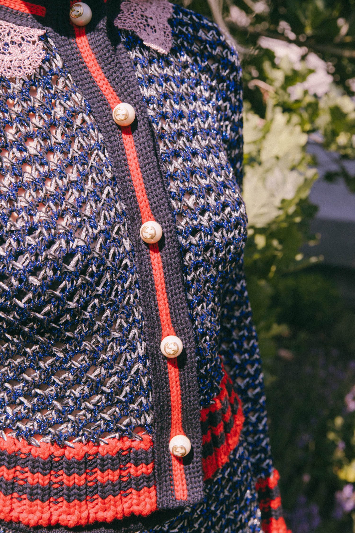 Thumbnail of http://Gucci%20Set%20aus%20Strickjacke%20und%20Rock%20mit%20Glitzerdetails