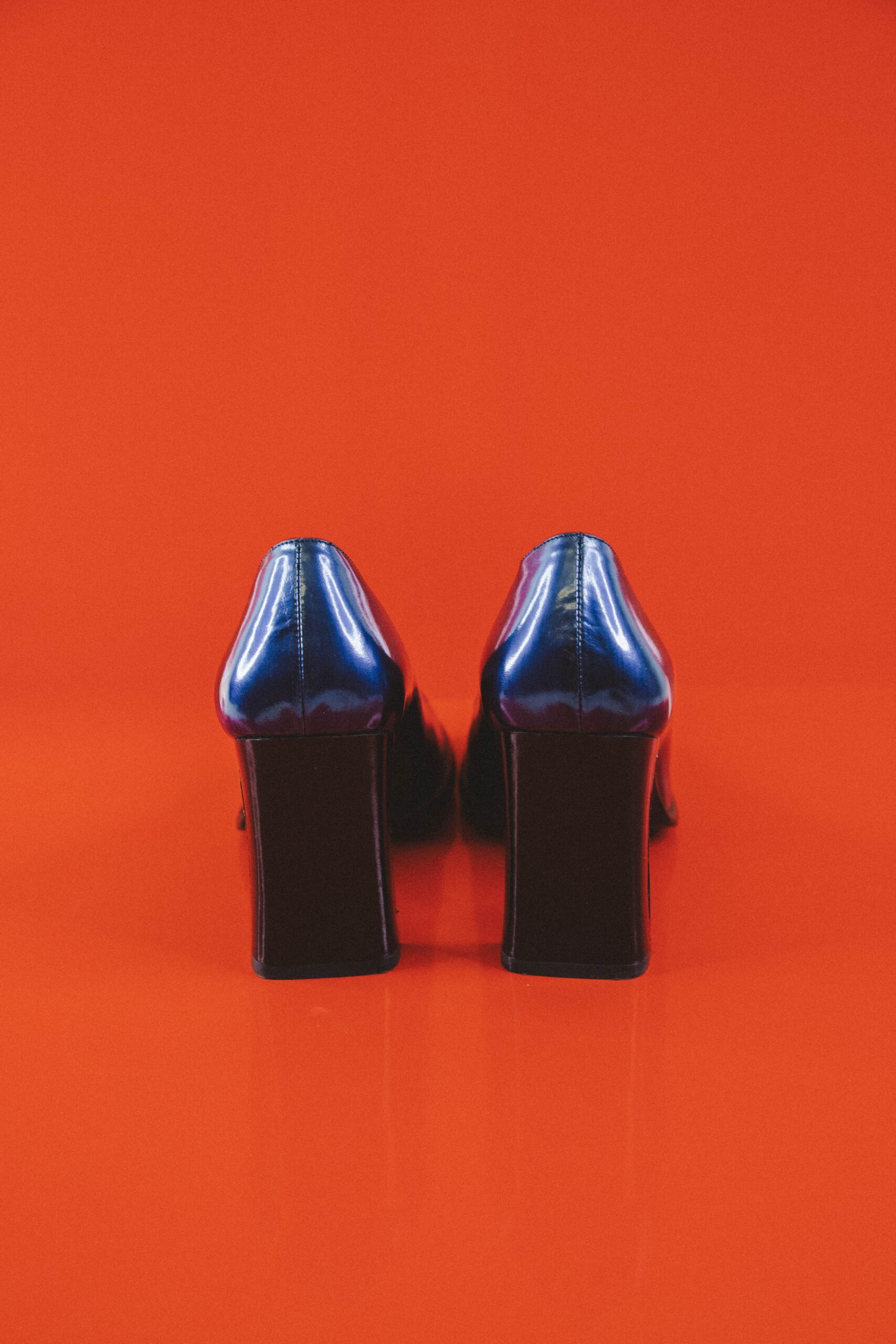 Thumbnail of http://Gucci%20Pumps%20aus%20glänzendem%20Leder%20in%20Blau