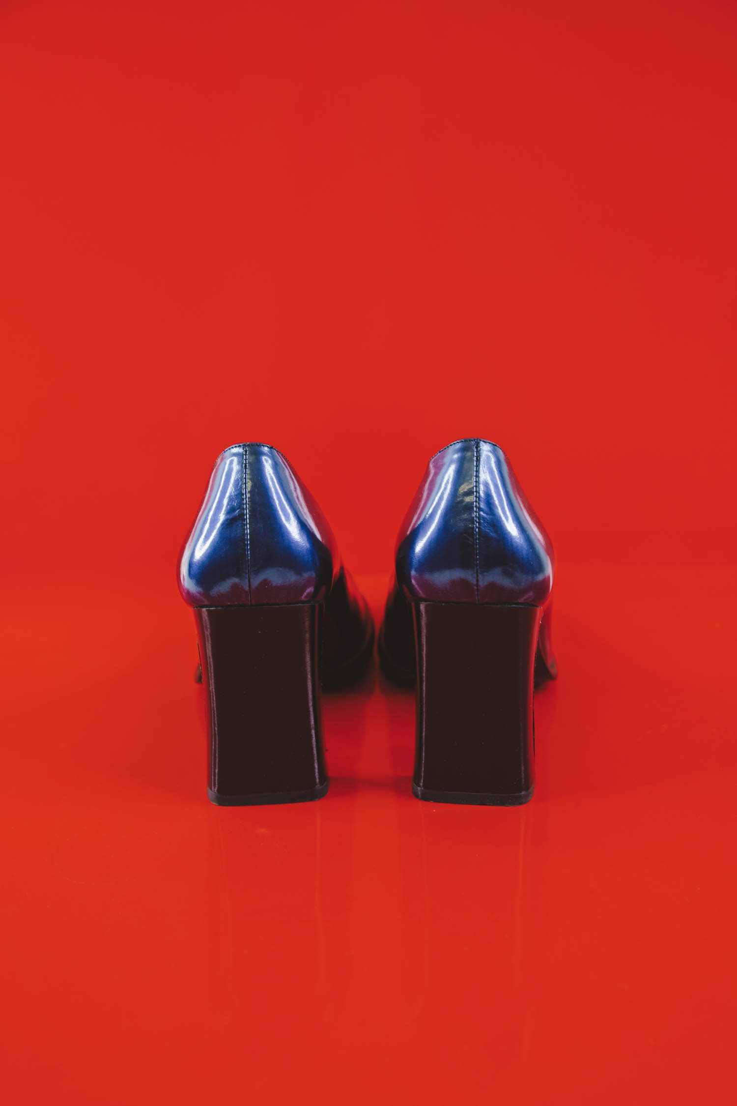 Gucci Pumps aus glänzendem Leder in Blau