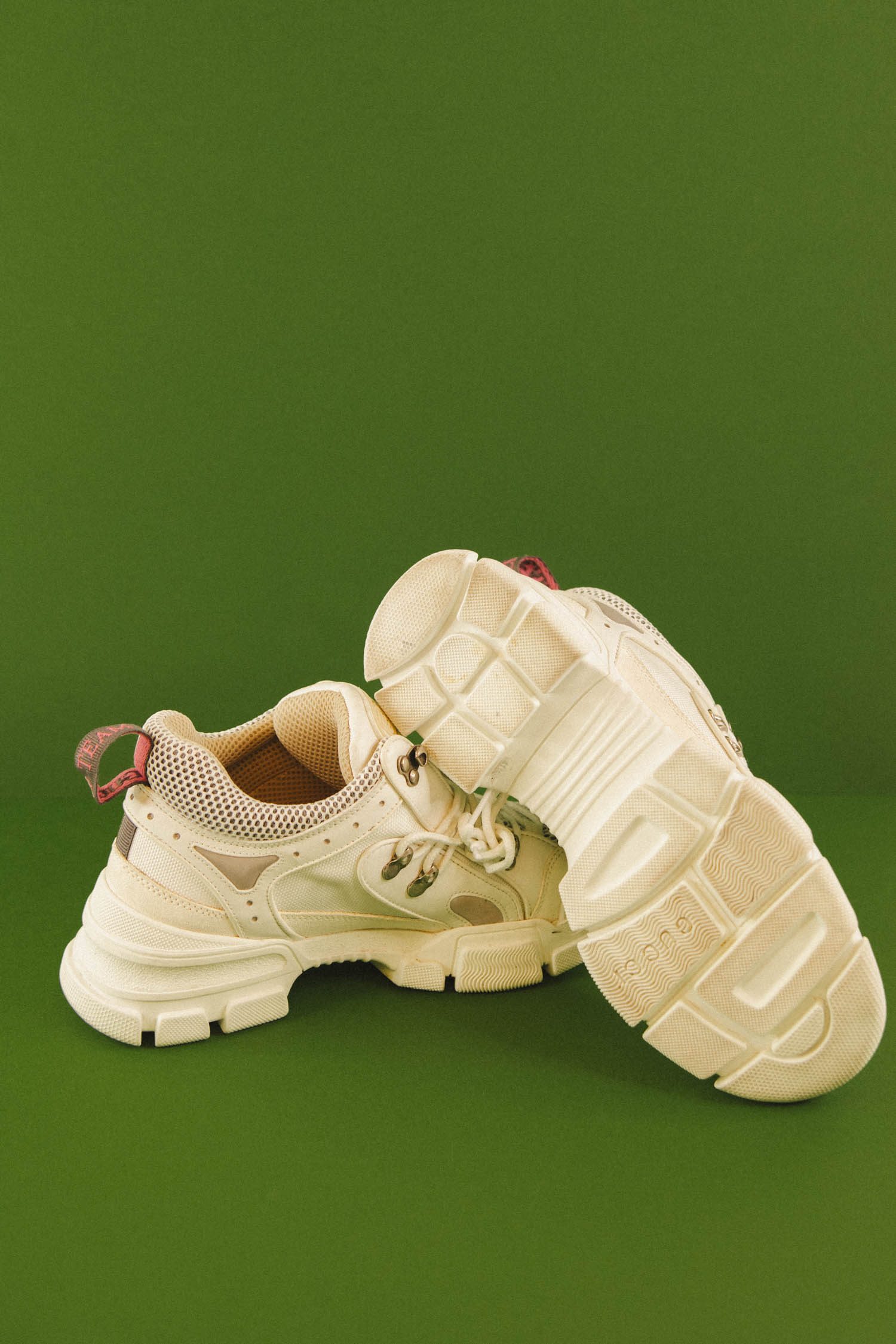 Thumbnail of http://Gucci%20Flashtrack%20Sneakers%20in%20Weiß