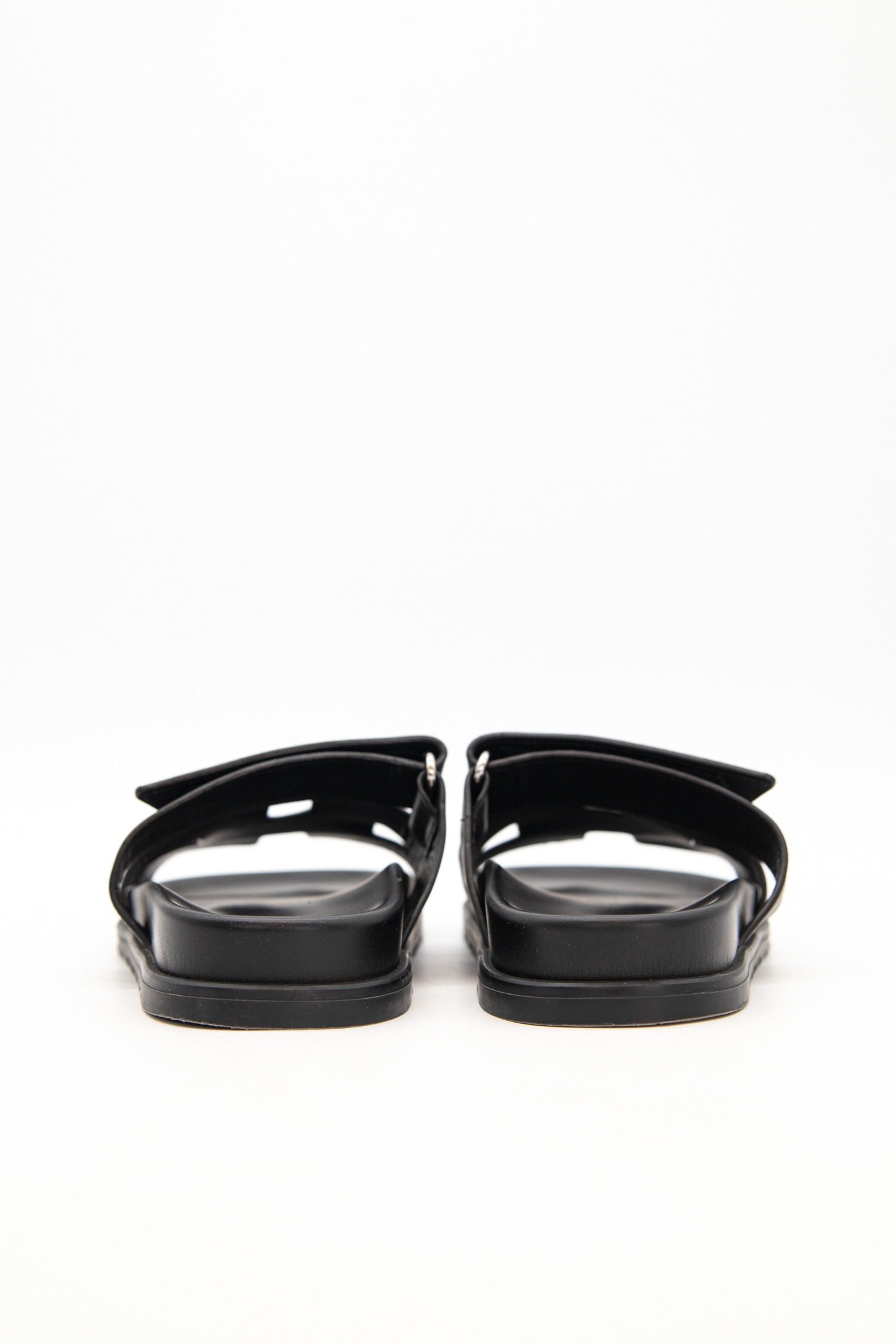Thumbnail of http://Hermès%20Chypre%20Sandalen%20in%20Schwarz%20und%20Silber