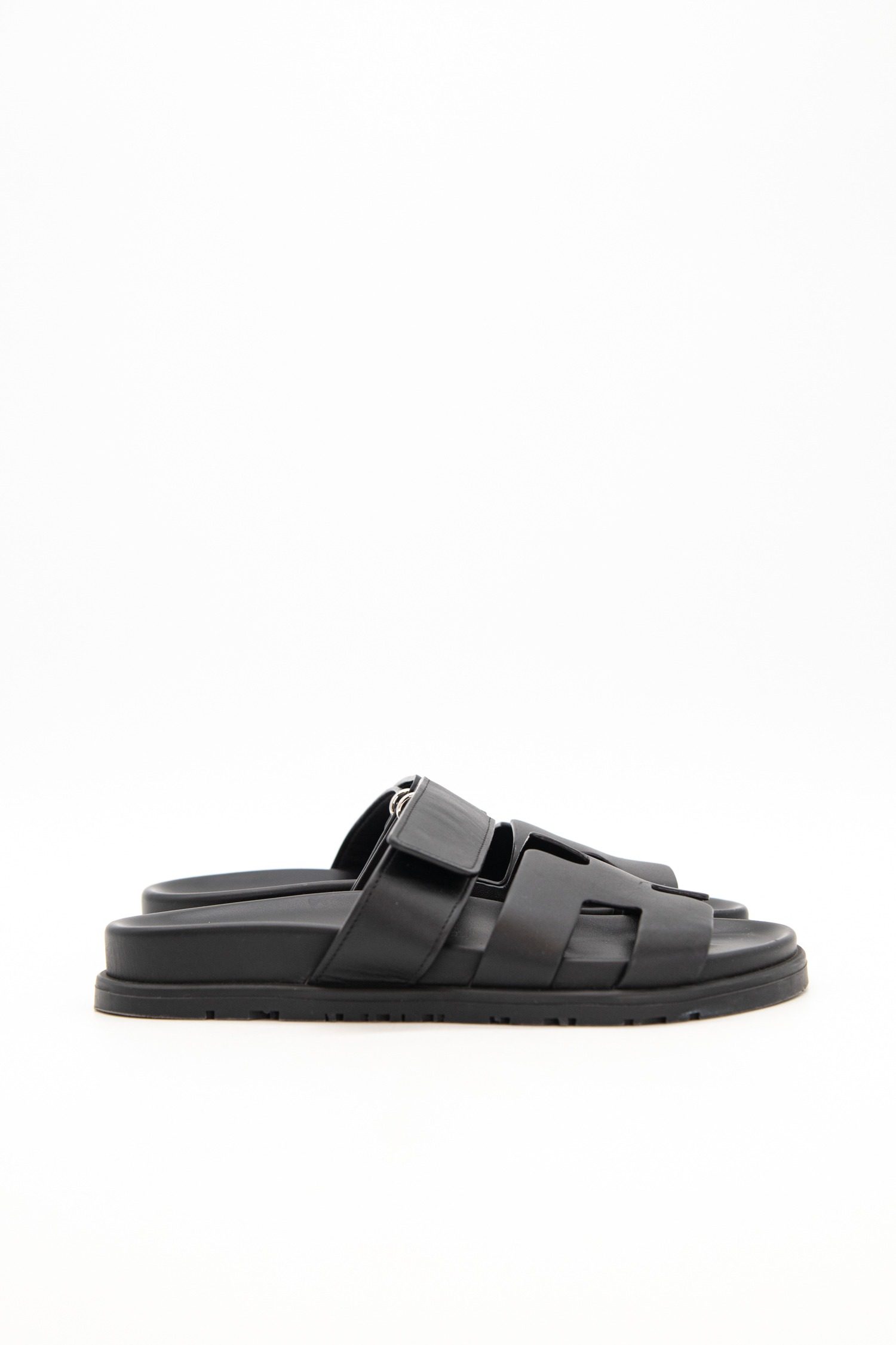 Thumbnail of http://Hermès%20Chypre%20Sandalen%20in%20Schwarz%20und%20Silber