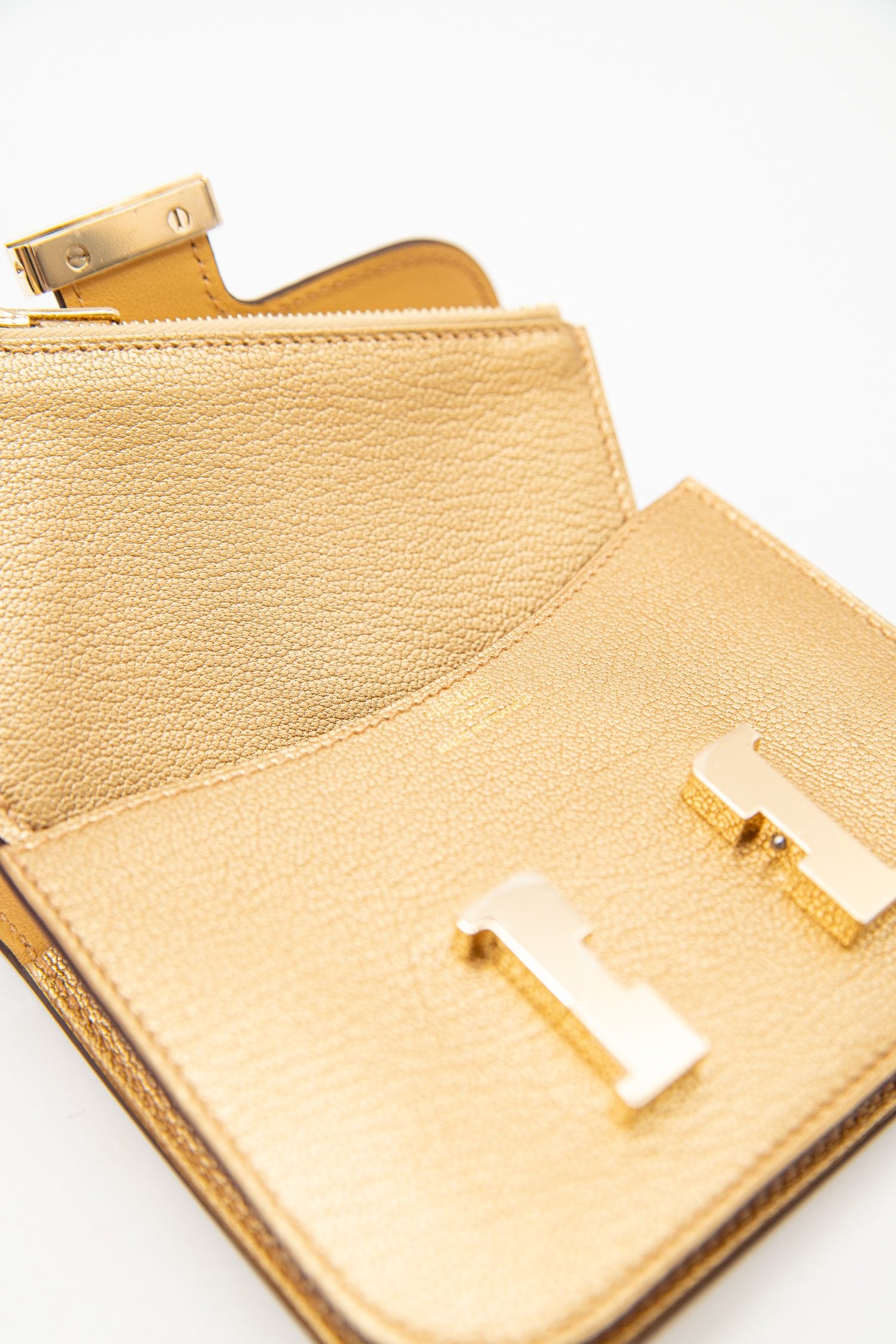 Thumbnail of http://Hermès%20„Constance%20Slim“%20Portemonnaie%20in%20Gold