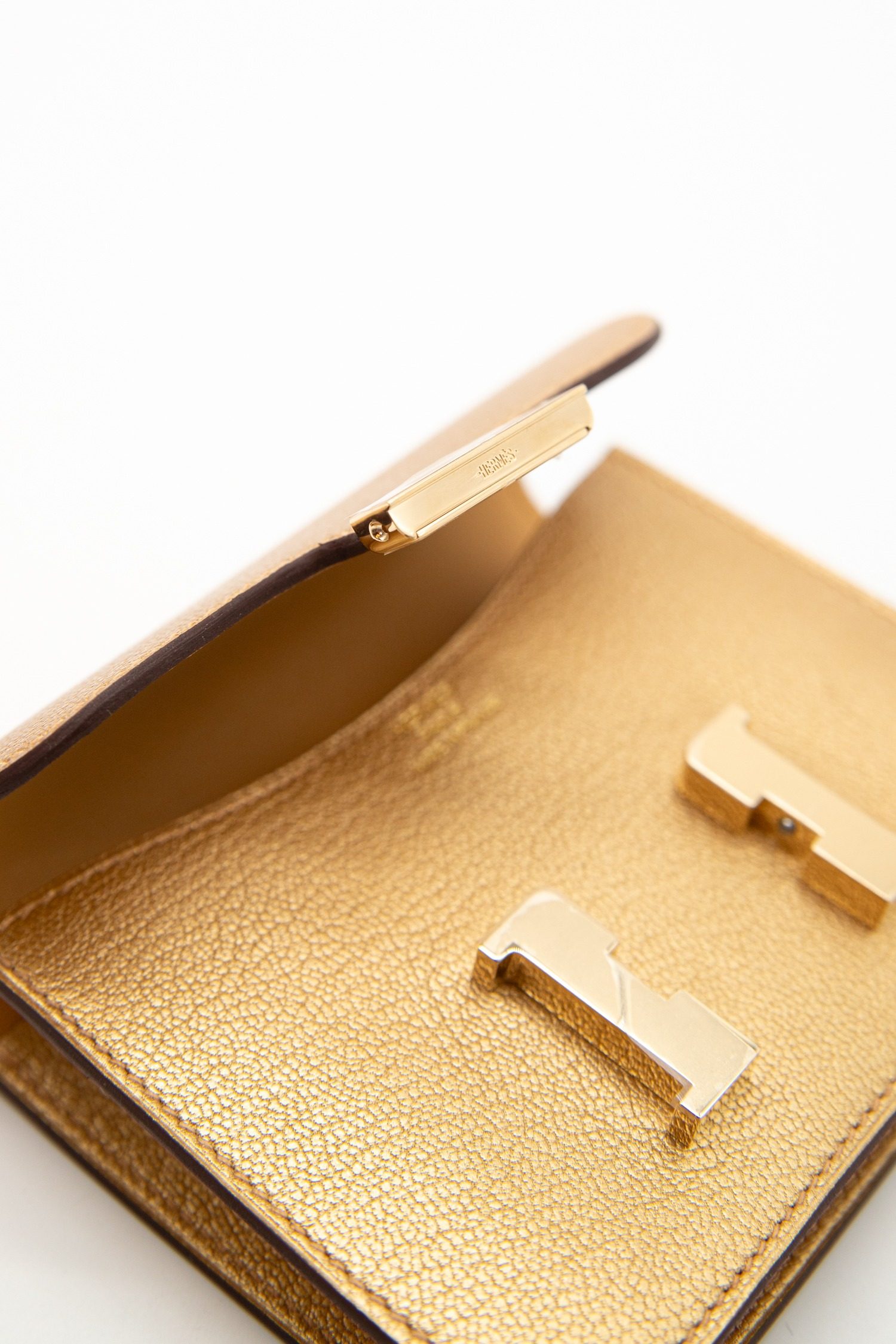 Thumbnail of http://Hermès%20„Constance%20Slim“%20Portemonnaie%20in%20Gold