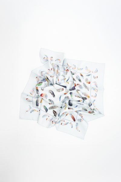 Hermès „Les Plumes“ Seidentuch in Hellblau und Bunt