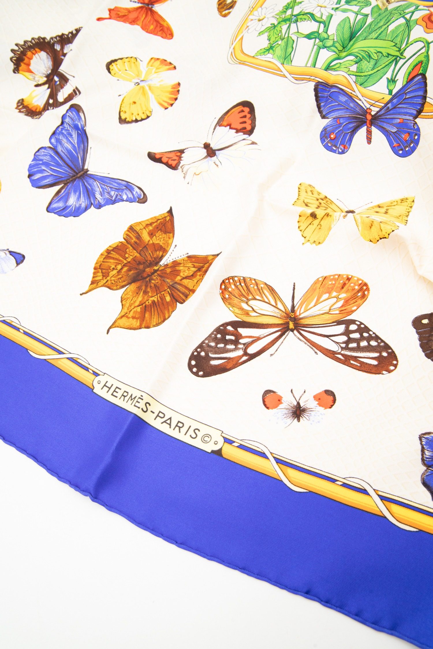 Thumbnail of http://Hermès%20Farandole%20Seidentuch%20in%20Blau%20und%20Bunt