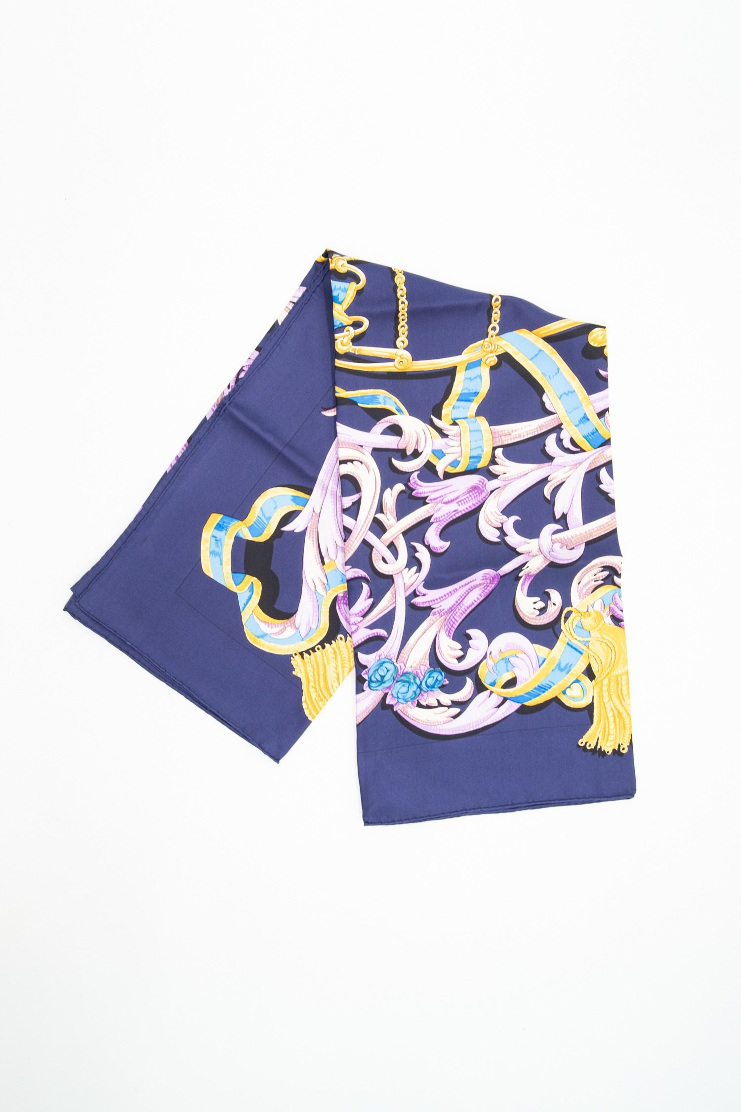 Thumbnail of http://Hermès%20„Le%20Mors%20a%20La%20Contetable“%20Tuch%20in%20Dunkelblau%20und%20Bunt