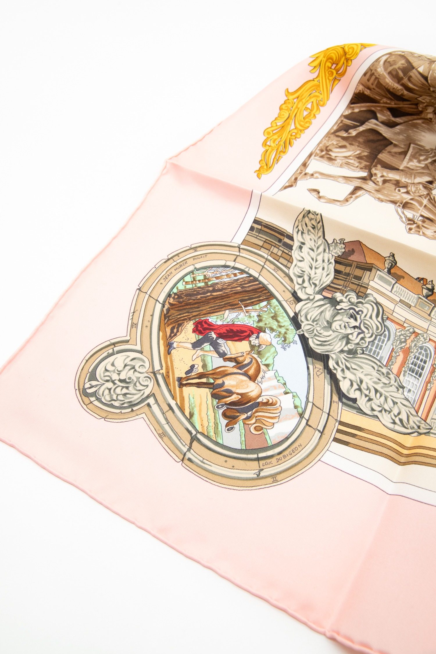 Thumbnail of http://Hermès%20Voltaire%20Seidentuch%20in%20Rosa,%20Ecru%20und%20Bunt