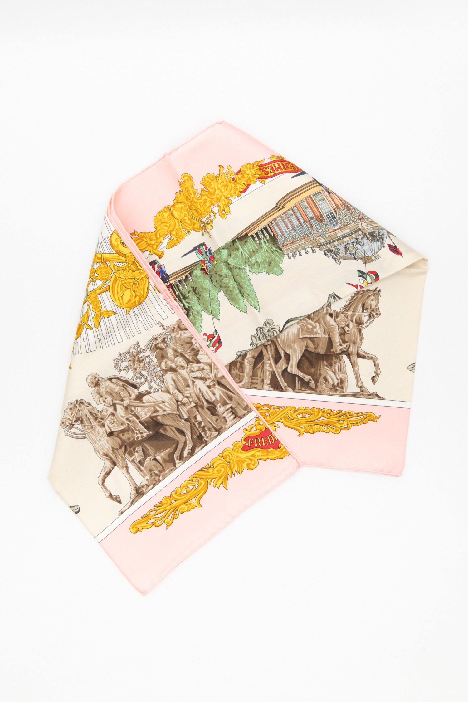 Thumbnail of http://Hermès%20Voltaire%20Seidentuch%20in%20Rosa,%20Ecru%20und%20Bunt