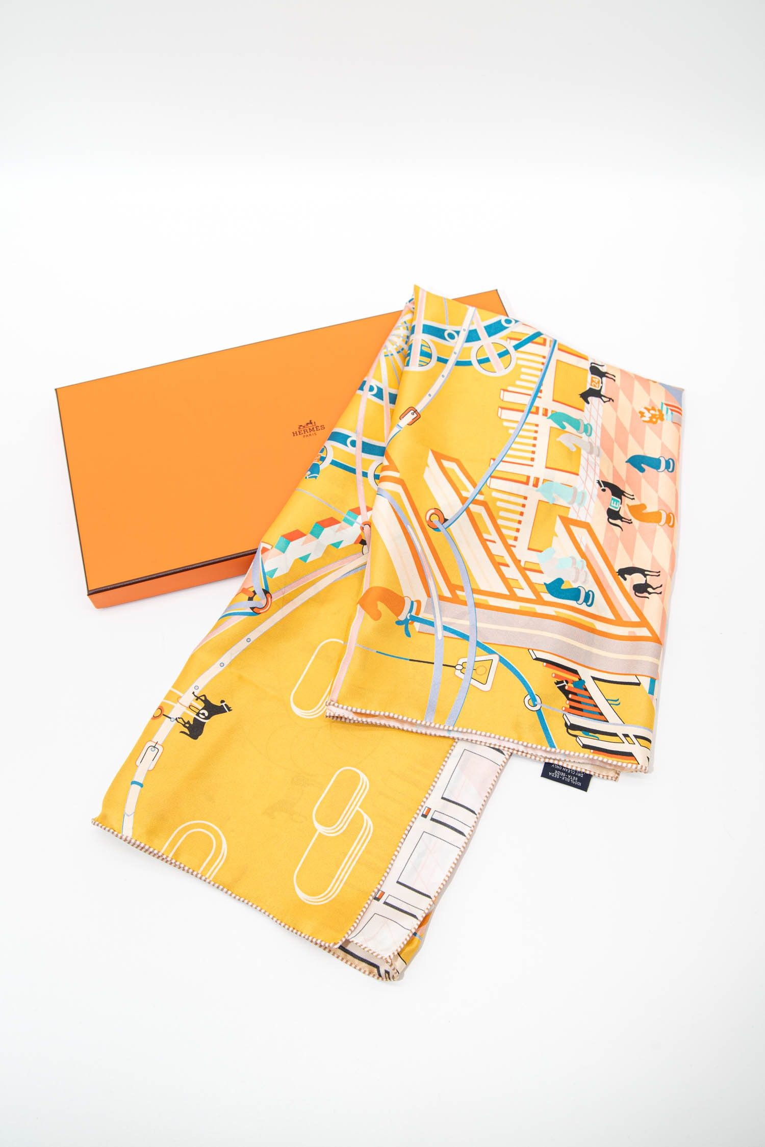 Thumbnail of http://Hermès%20Horse%20Club%20Seidentuch%20in%20Gelb
