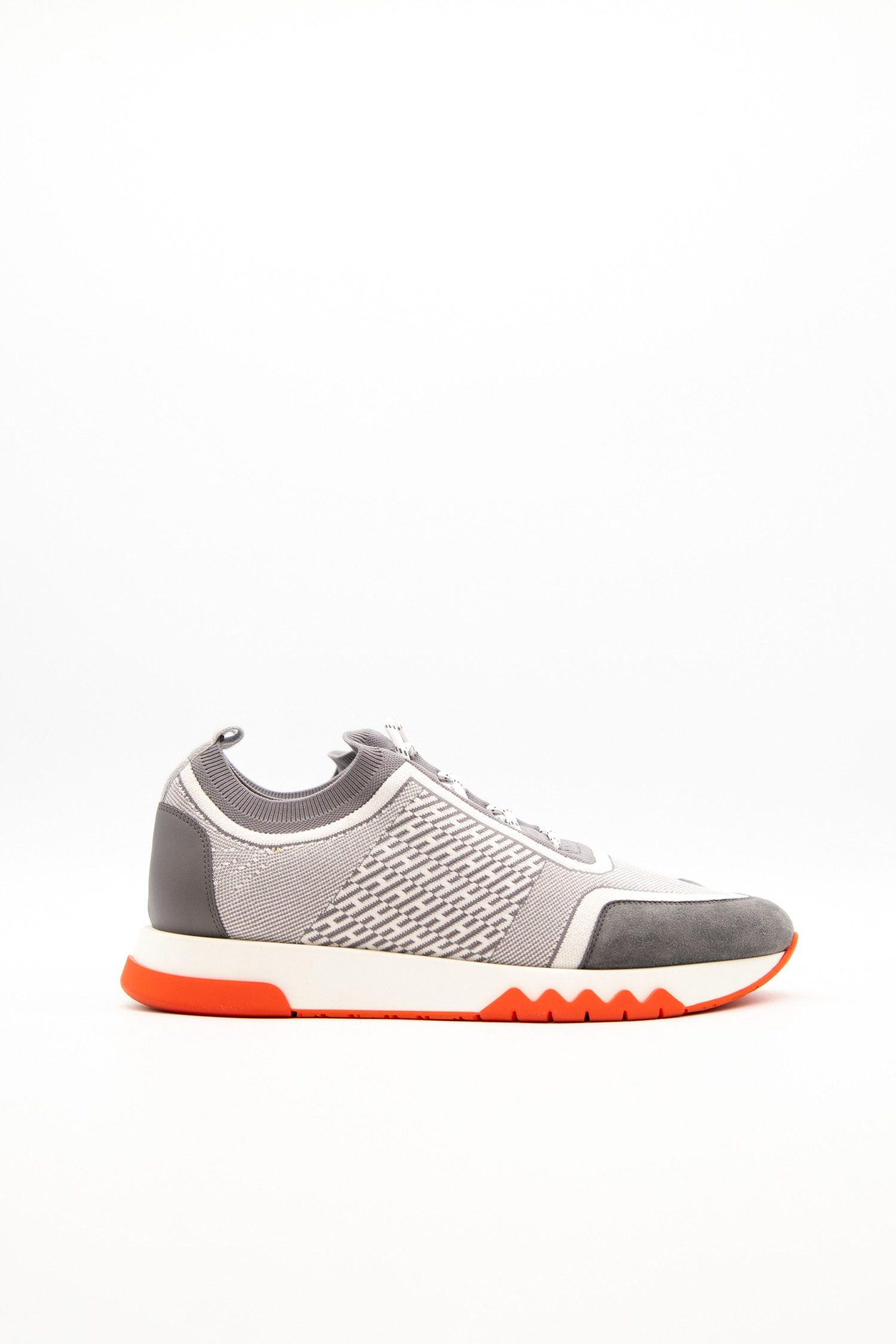 Thumbnail of http://Hermès%20„Addict“%20Stretch-Strick%20Sneaker%20in%20Grau,%20Orange%20und%20Weiß