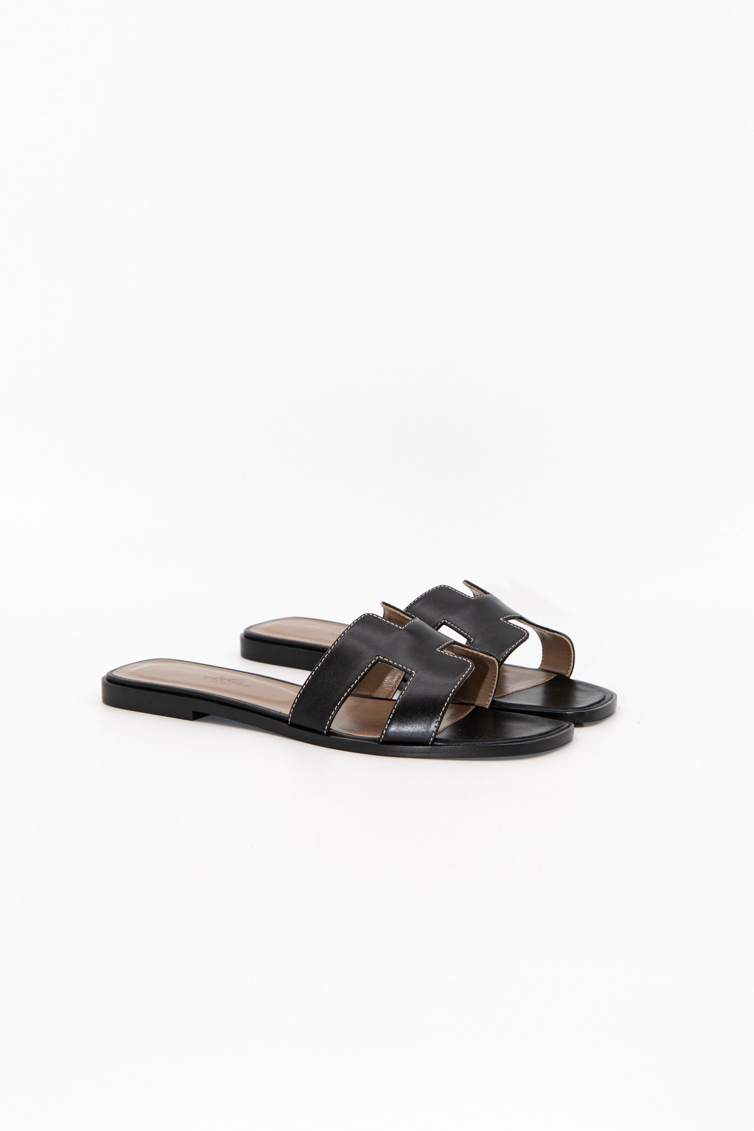 Thumbnail of http://Hermès%20Oran%20Pantoletten%20in%20Schwarz