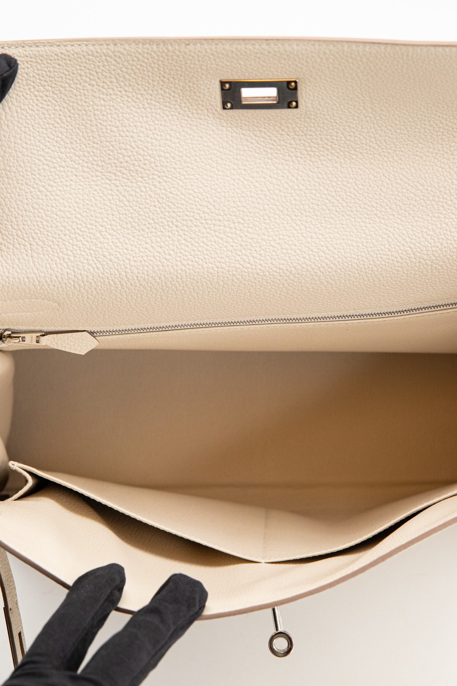 Thumbnail of http://Hermès%20Kelly%20Bag%2035%20Handtasche%20in%20Ecru