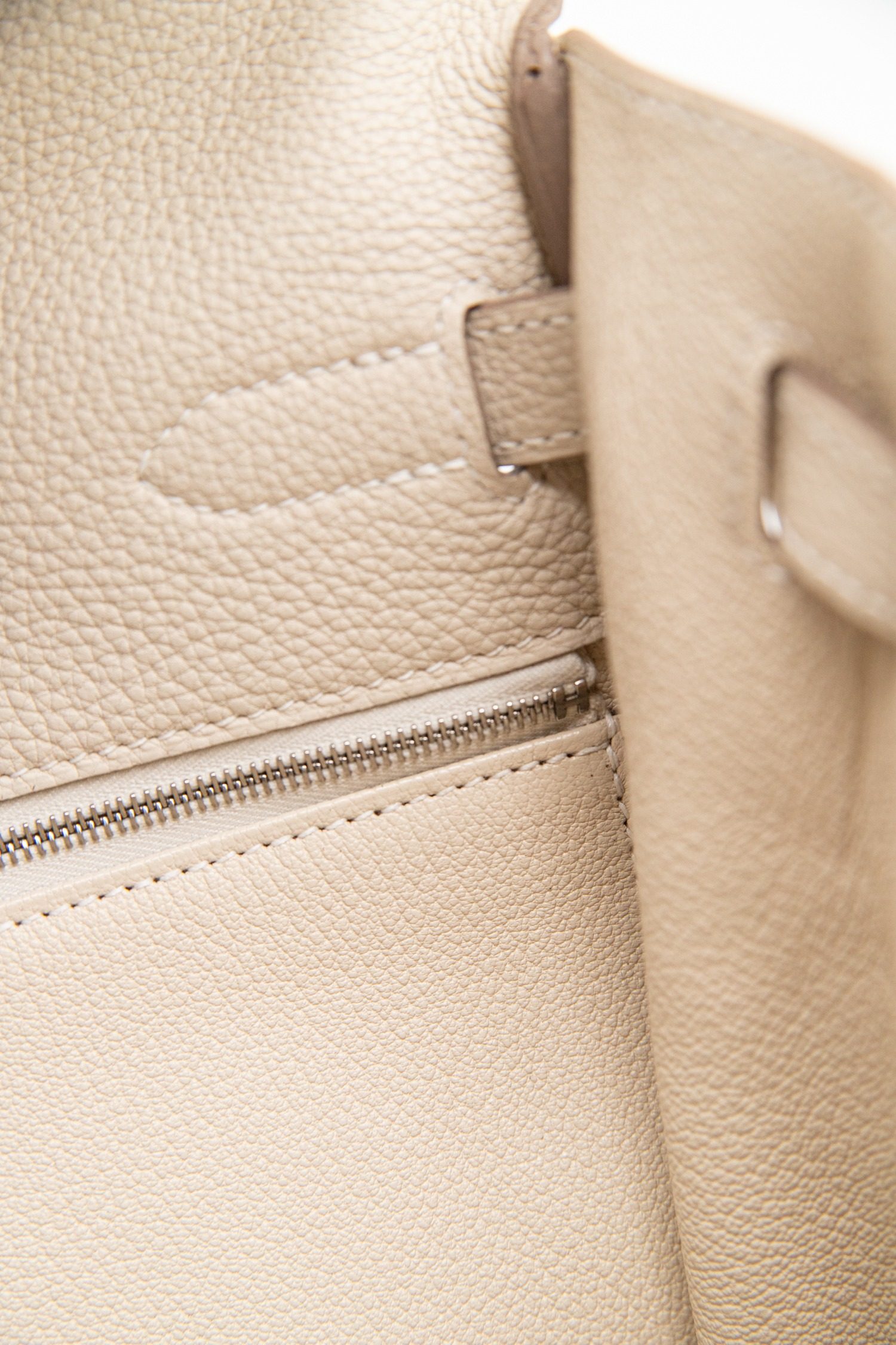 Thumbnail of http://Hermès%20Kelly%20Bag%2035%20Handtasche%20in%20Ecru