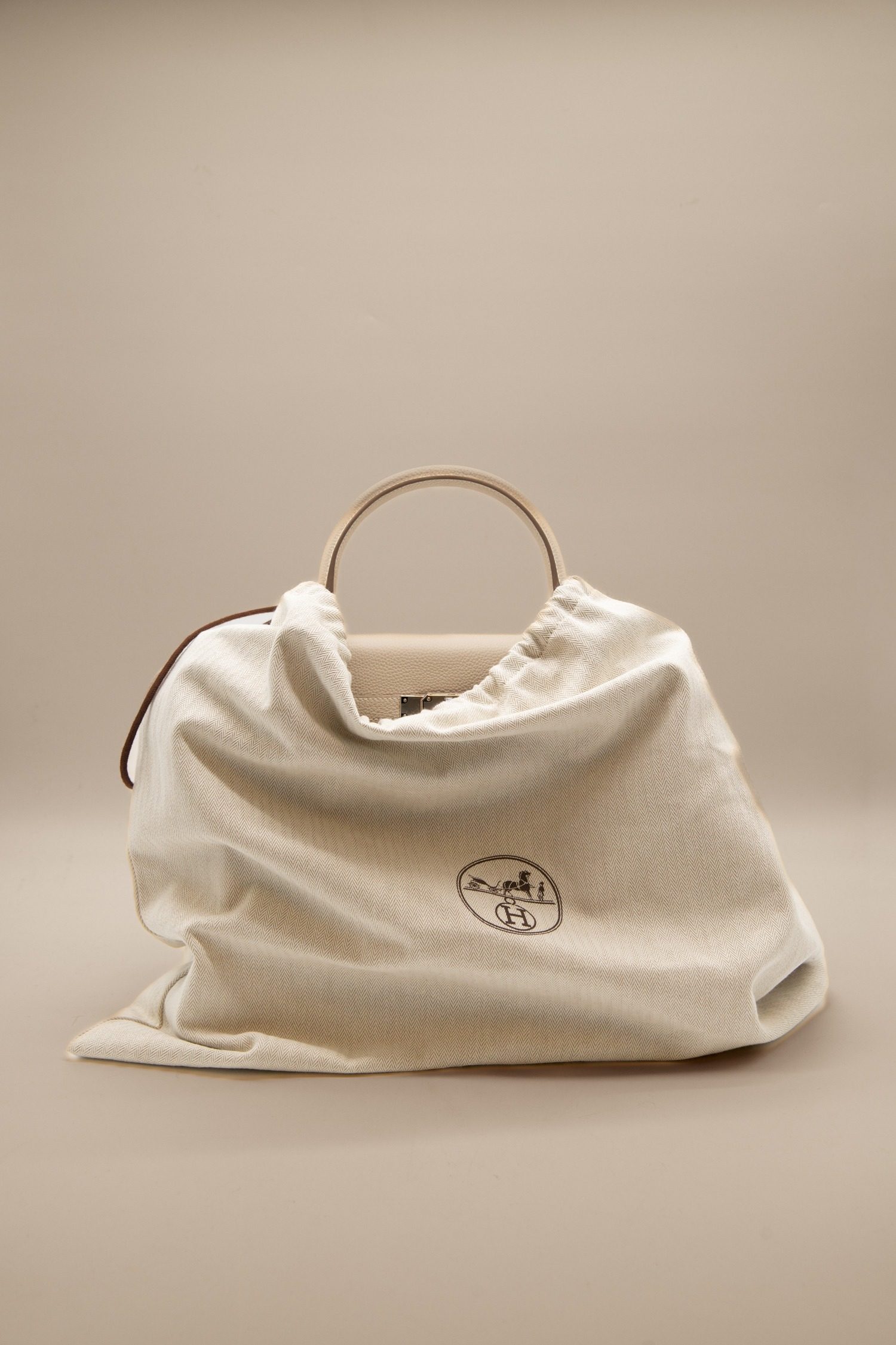 Thumbnail of http://Hermès%20Kelly%2035%20Handtasche%20in%20Ecru
