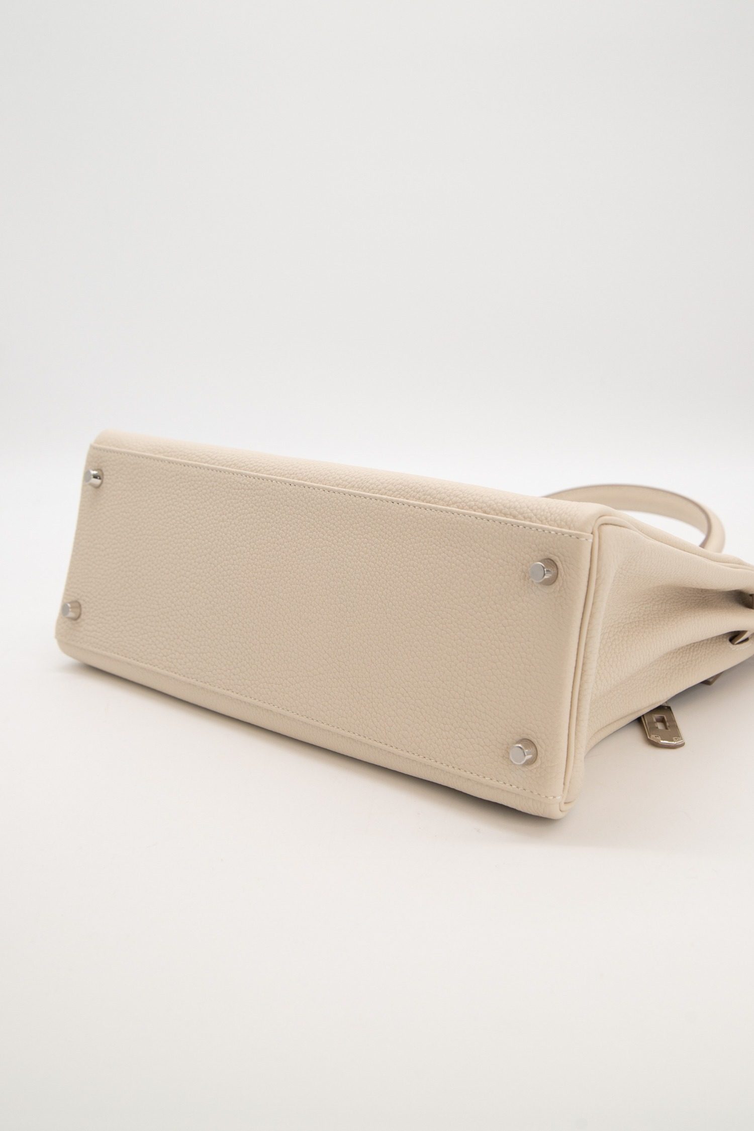 Thumbnail of http://Hermès%20Kelly%2035%20Handtasche%20in%20Ecru