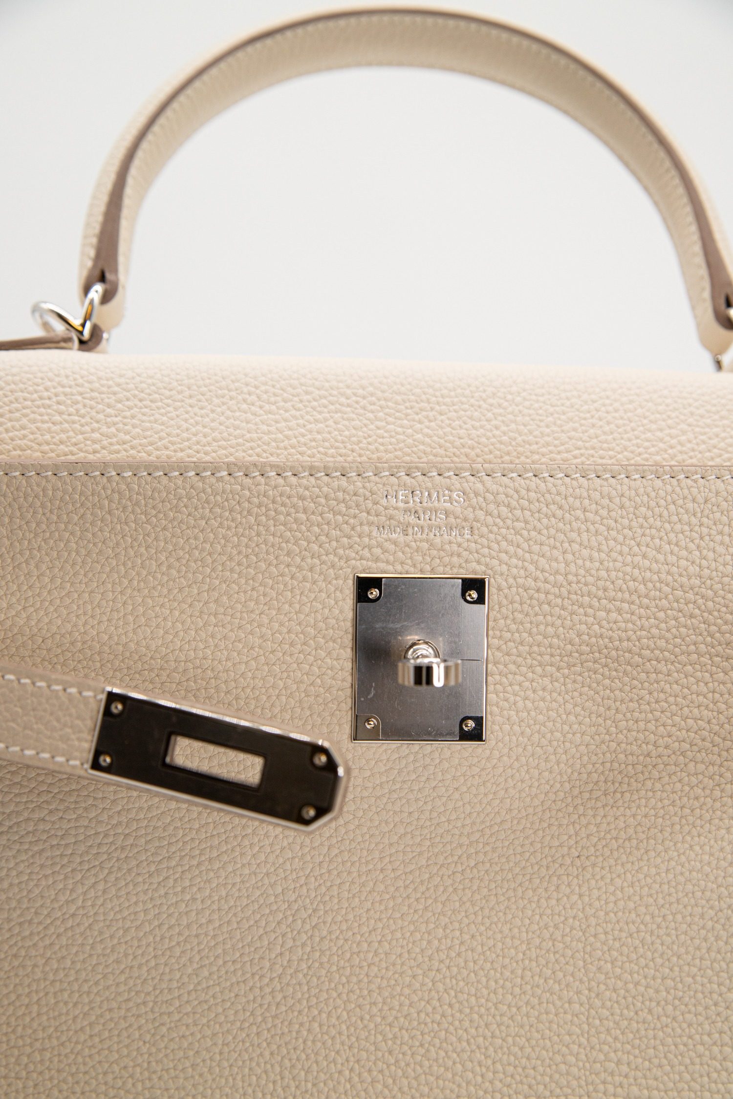 Thumbnail of http://Hermès%20Kelly%2035%20Handtasche%20in%20Ecru