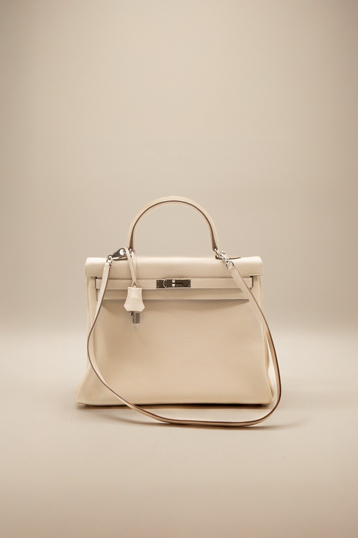 Thumbnail of http://Hermès%20Kelly%2035%20Handtasche%20in%20Ecru