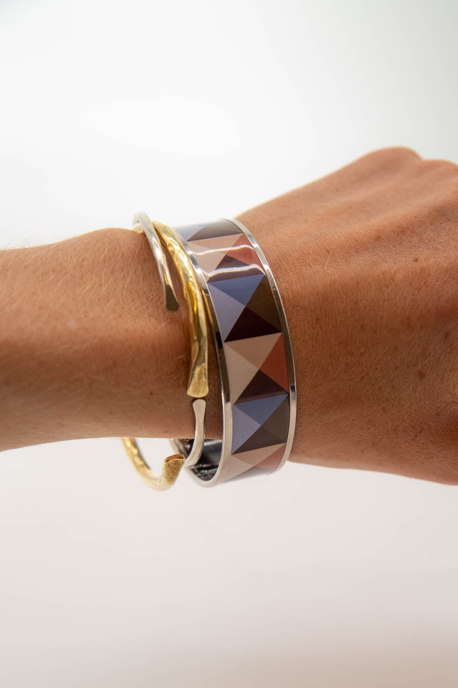 Thumbnail of http://Hermès%20bunter%20Armreif%20mit%20Karos%20in%20Lila%20und%20Braun