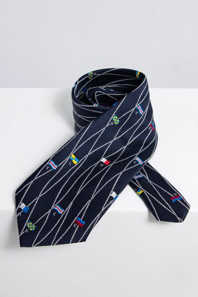 Chanel Krawatte mit Buchstaben- und Flaggenmotiven
