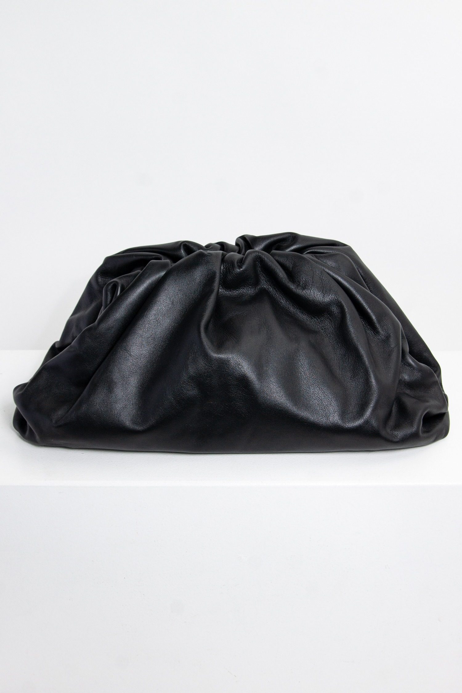 Thumbnail of http://Bottega%20Veneta%20Pouch%20in%20schwarz