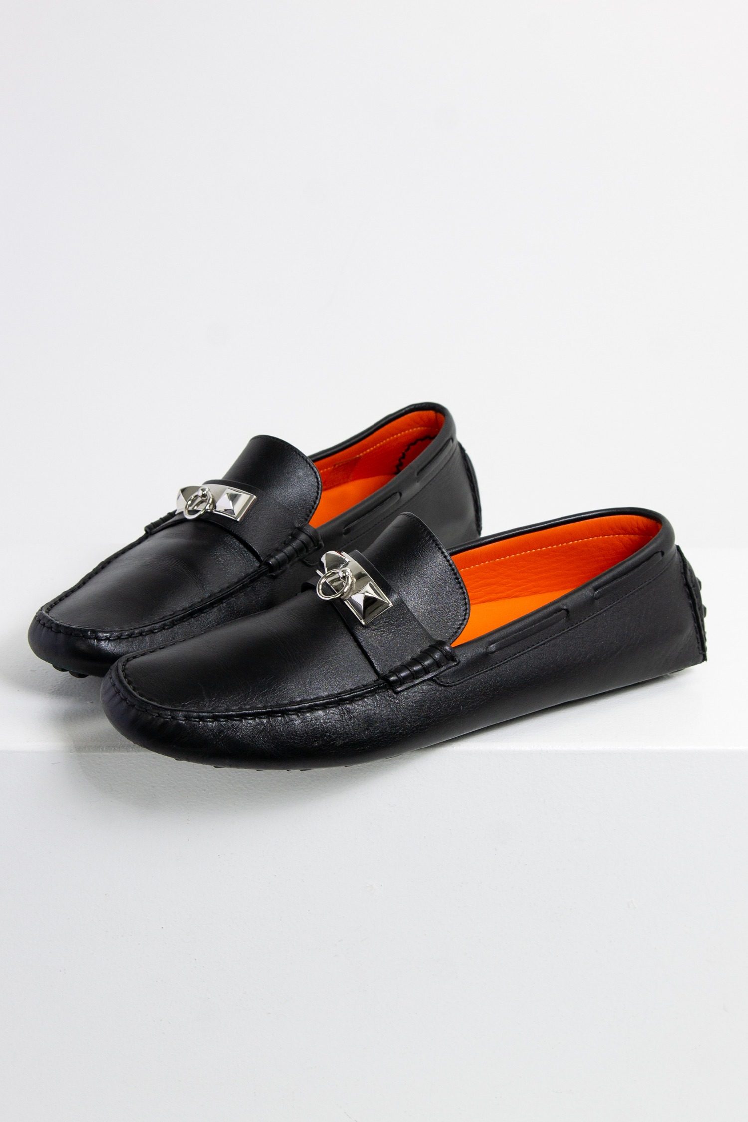 Thumbnail of http://Hermès%20Irving%20Mokassins%20mit%20Collier%20de%20Chien%20-%20Detail