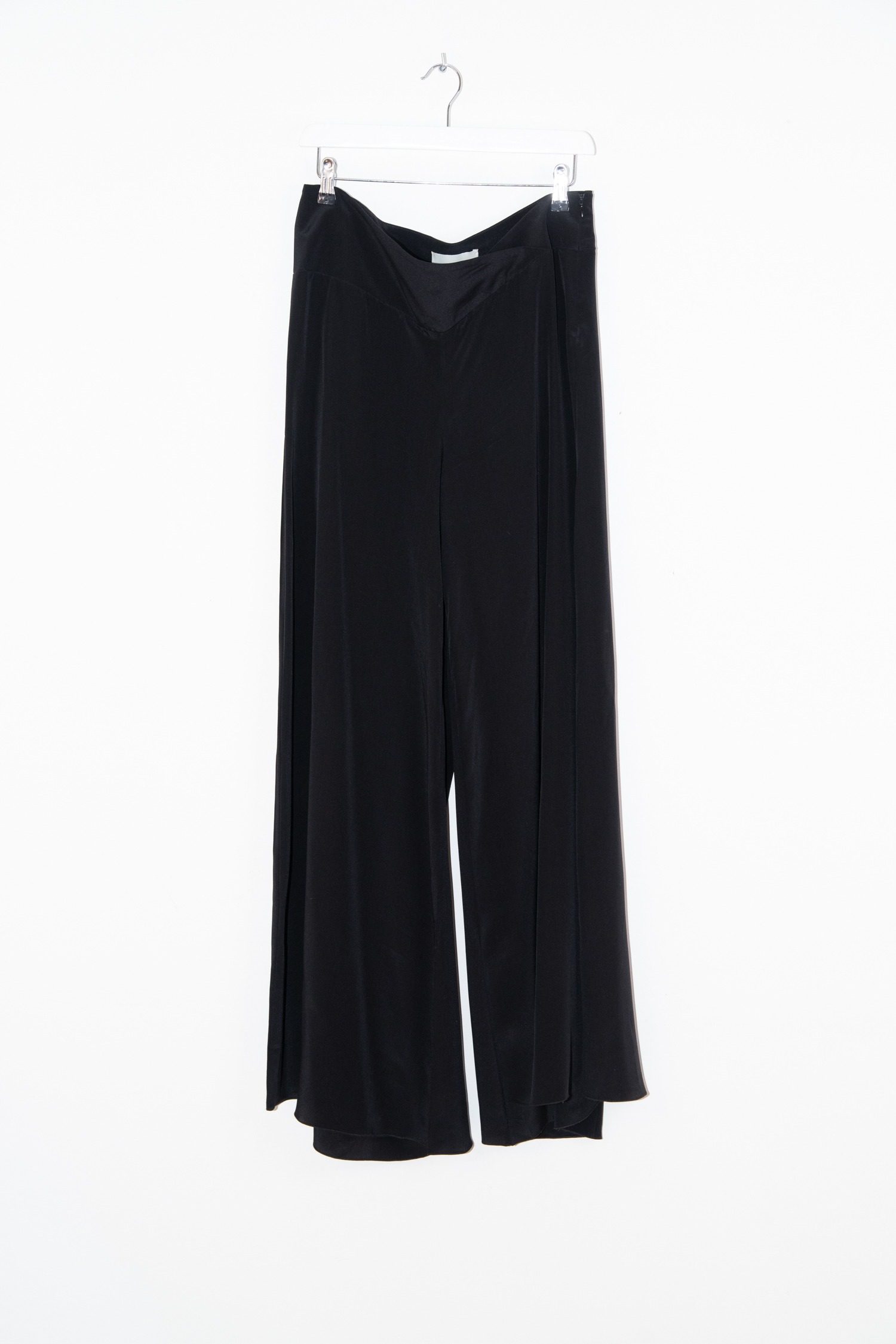 Thumbnail of http://Johanna%20Ortiz%20Land%20of%20Song%20weite%20Hose%20in%20Schwarz