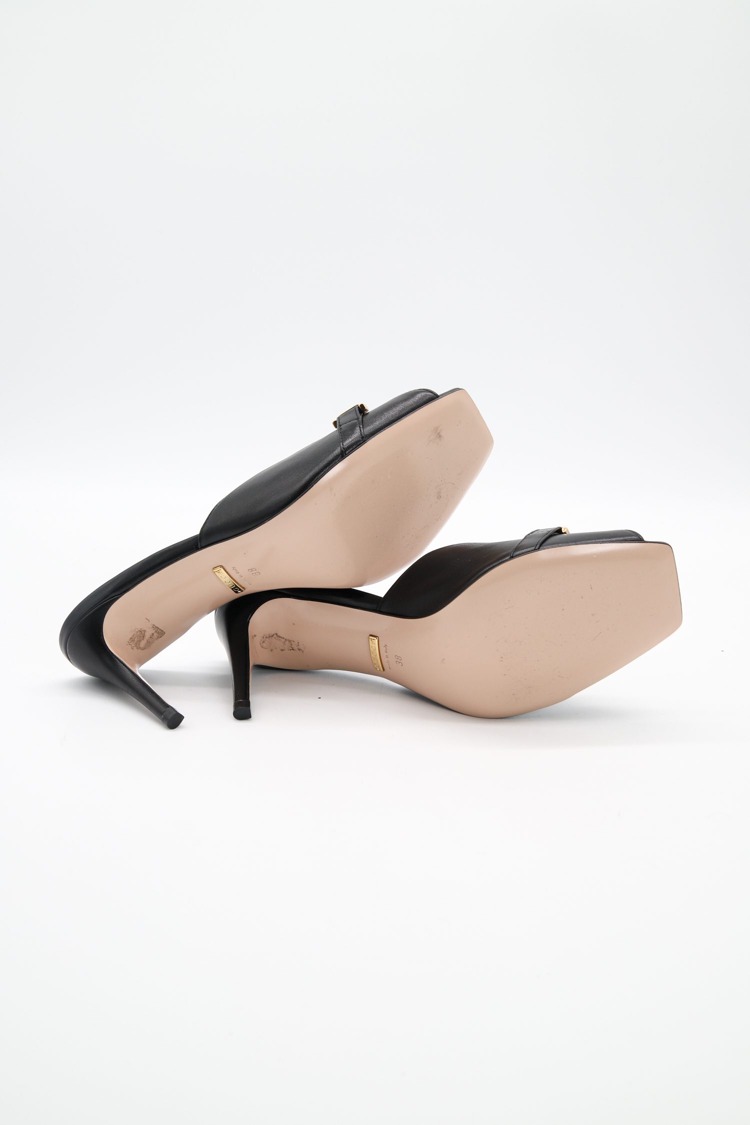 Gucci Pumps mit Kettendetail in Schwarz