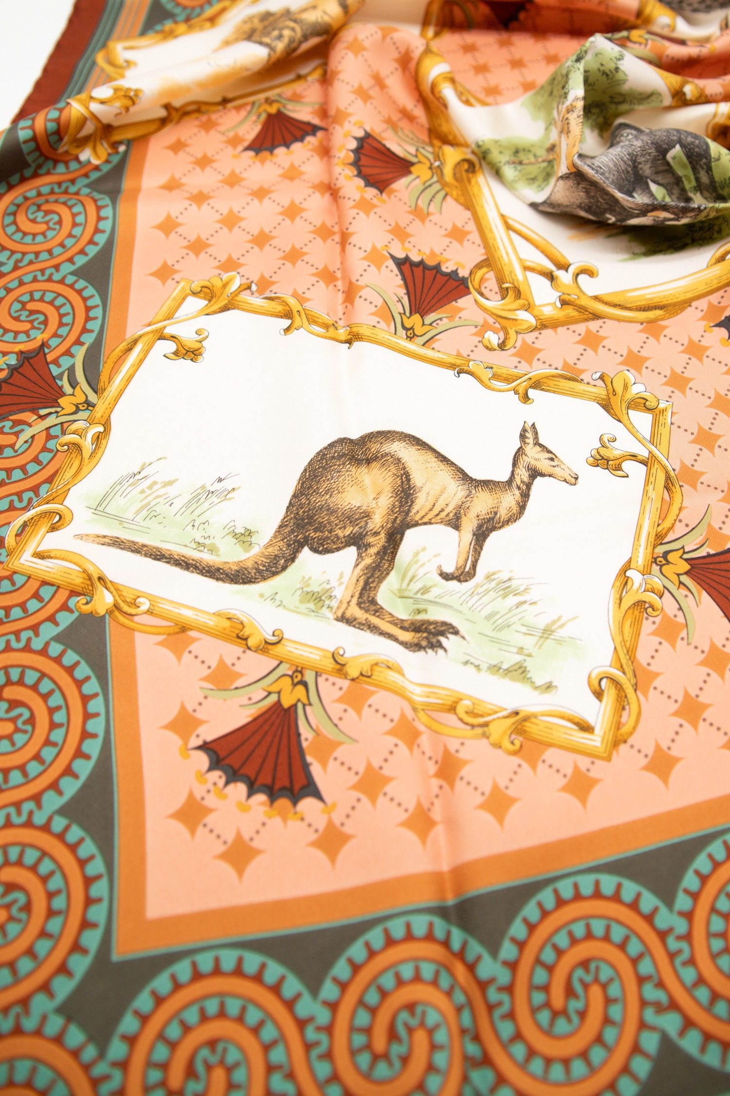 Thumbnail of http://Jil%20Sander%20Vintage%20Tuch%20in%20Braun%20und%20Bunt