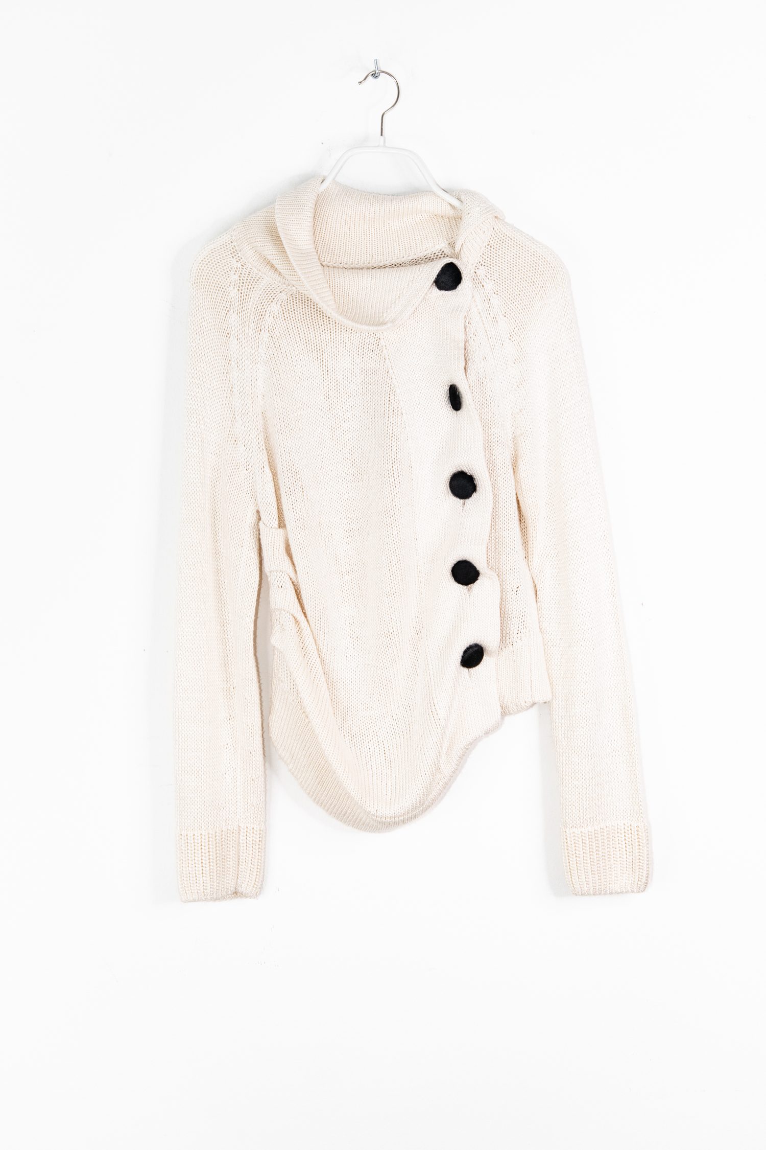 Khaite "Lorrai" Strickjacke aus Seide in Ecru und Schwarz