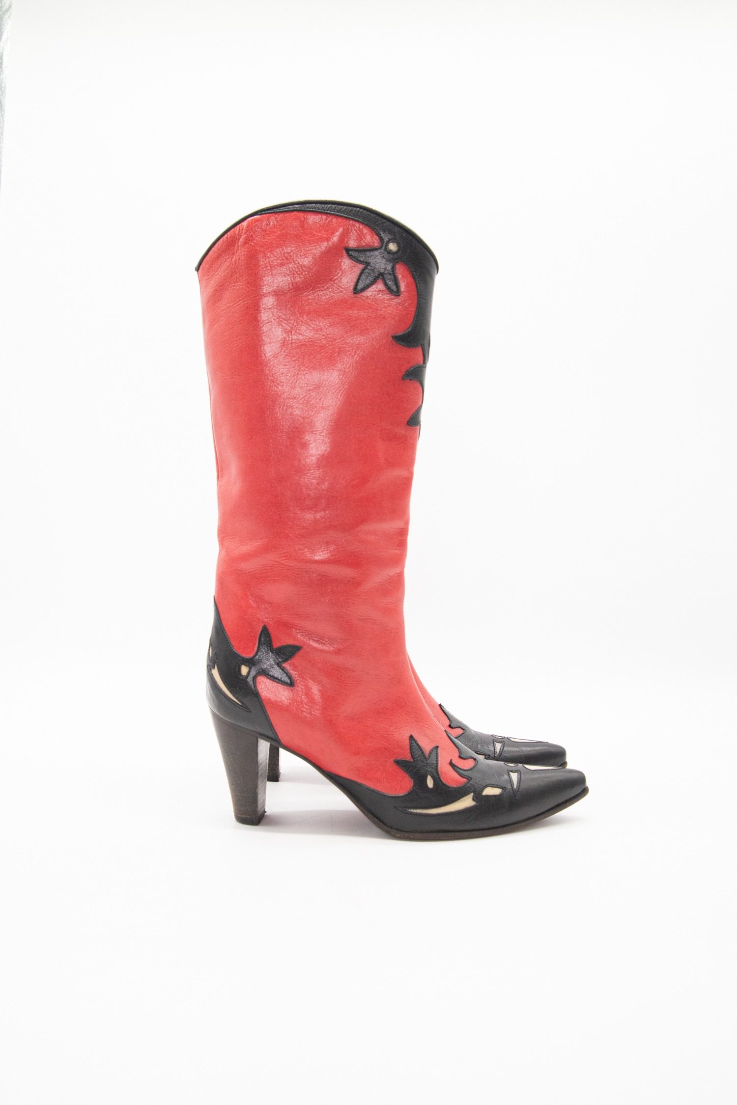 Thumbnail of http://L'Autre%20Chose%20Boyboy-Boots%20in%20Rot%20und%20Schwarz