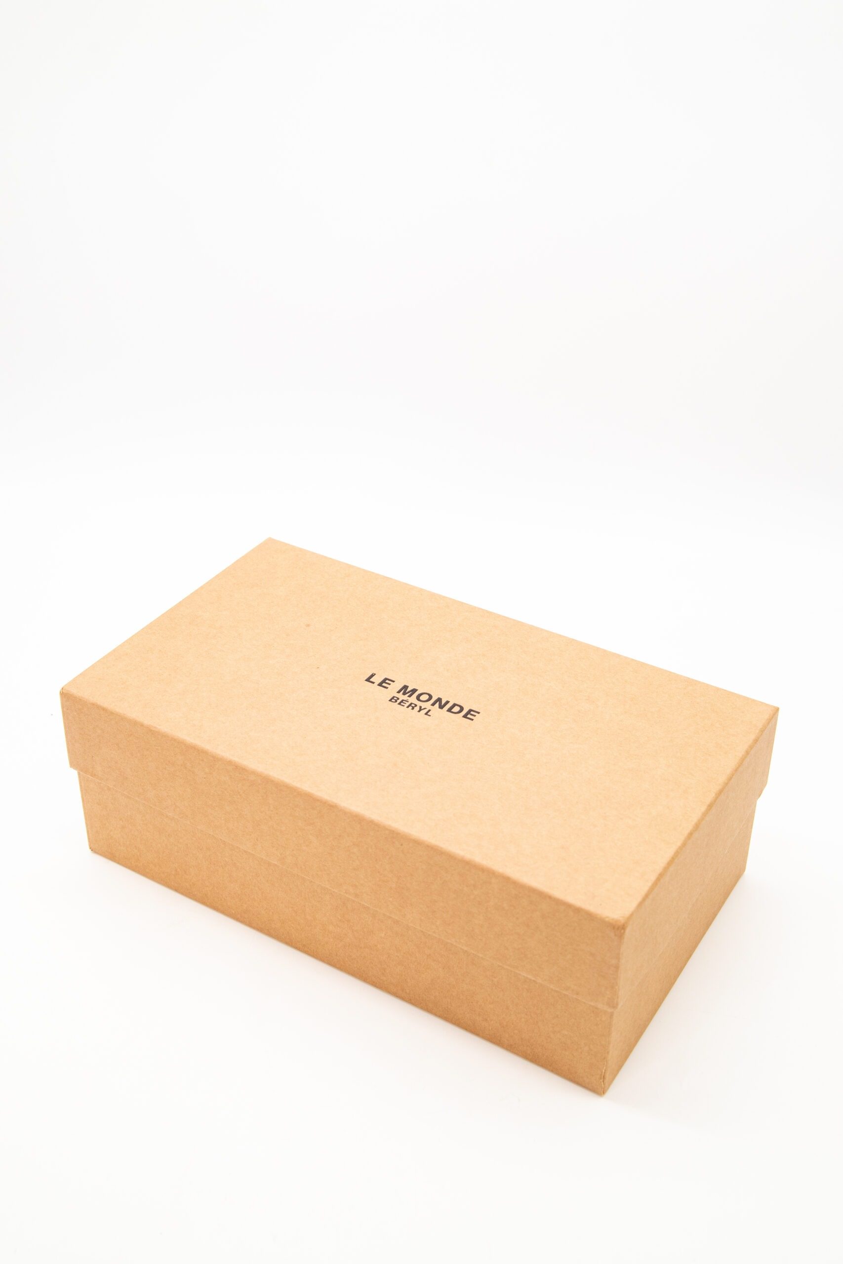 Thumbnail of http://Le%20Monde%20Béryl%20Babouche%20Pumps%20in%20Kroko-Optik%20in%20Schwarz