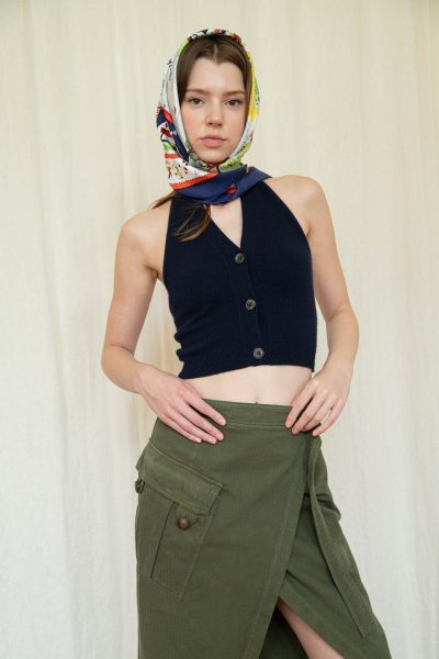 Lisa Yang Stricktop mit Knöpfen in Dunkelblau