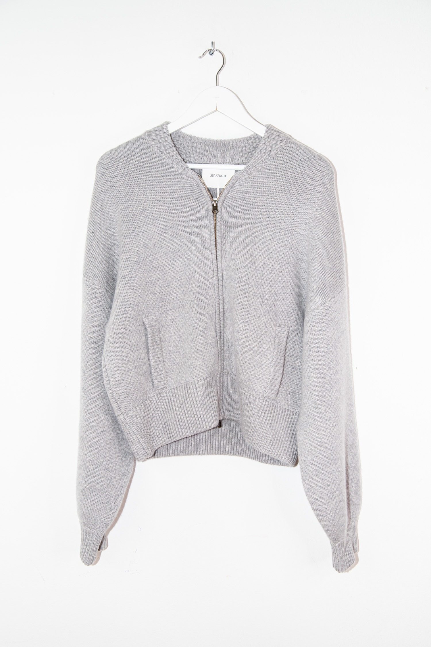 Thumbnail of http://Lisa%20Yang%20Strickjacke%20Bomber%20mit%20Reißverschluss%20in%20Grau