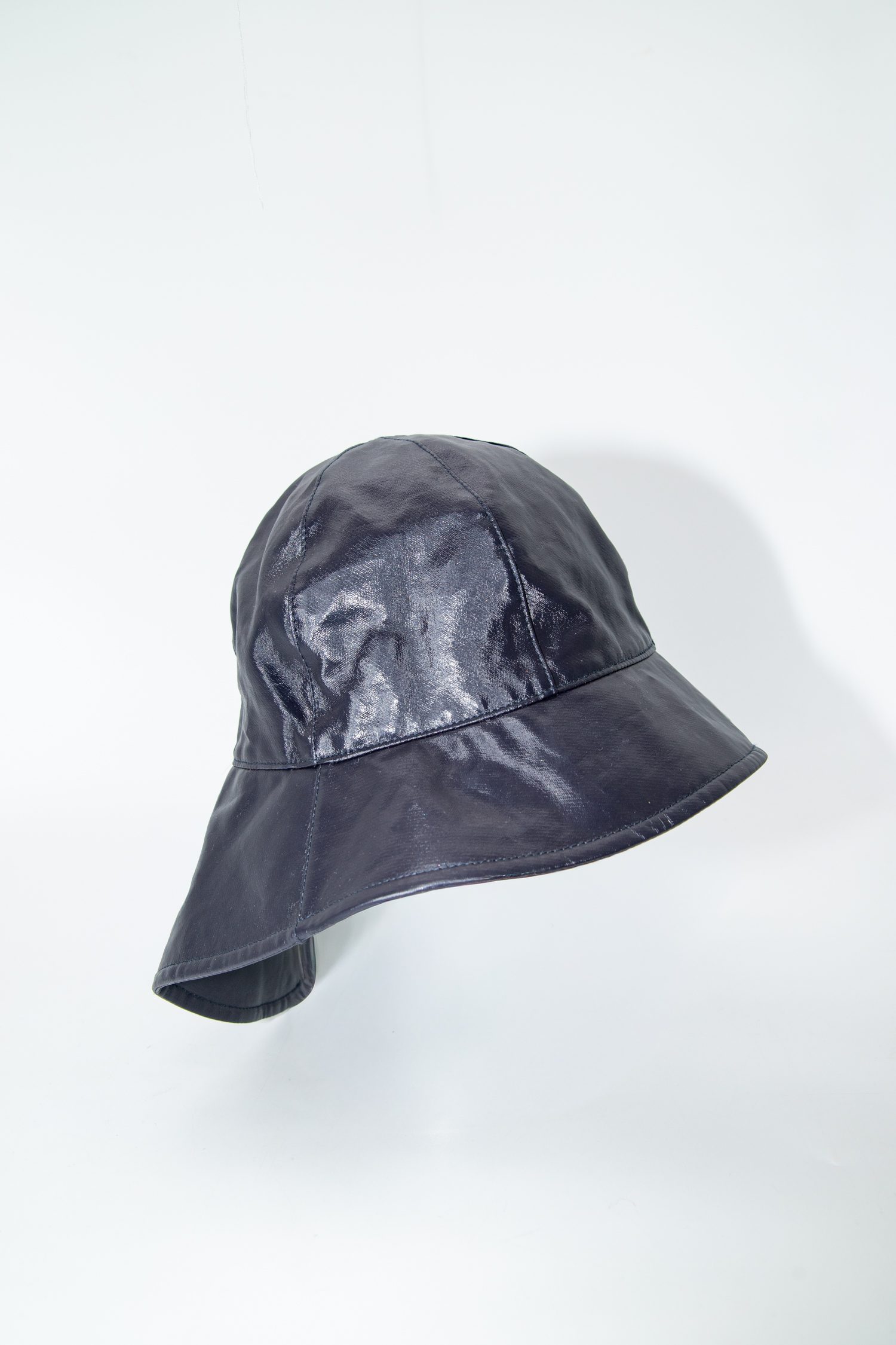 Loro Piana Regenhut in Aubergine