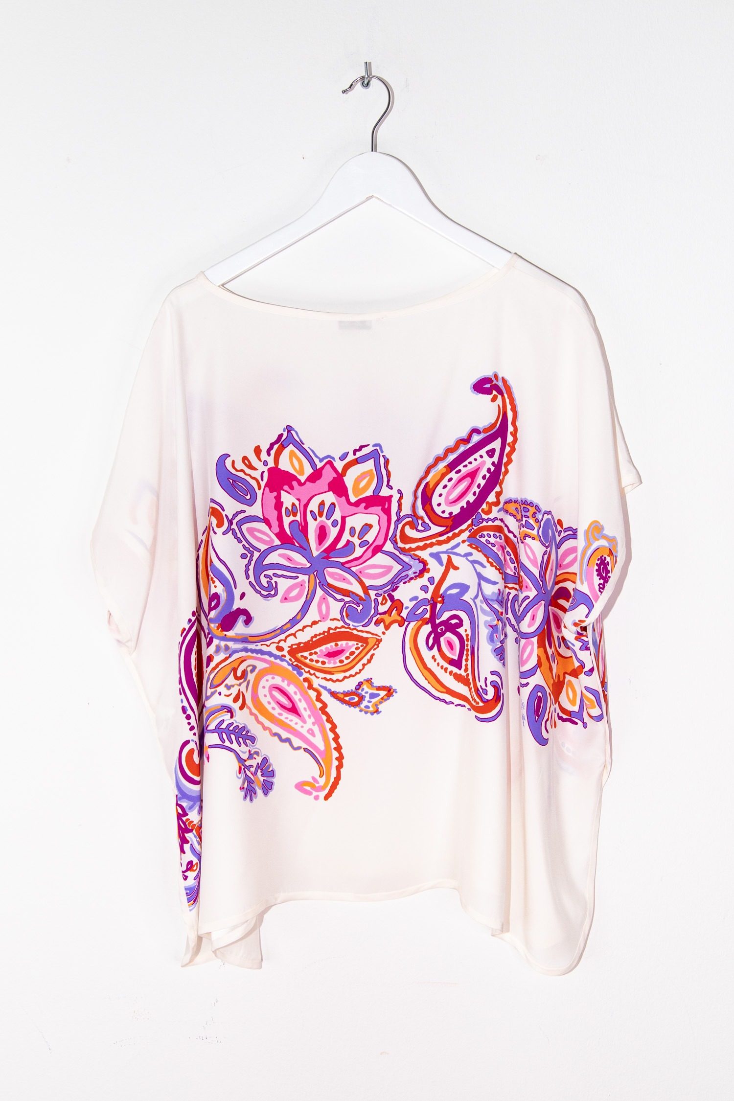 Thumbnail of http://Loro%20Piano%20Seidenbluse%20mit%20Paisleymuster%20in%20Weiß