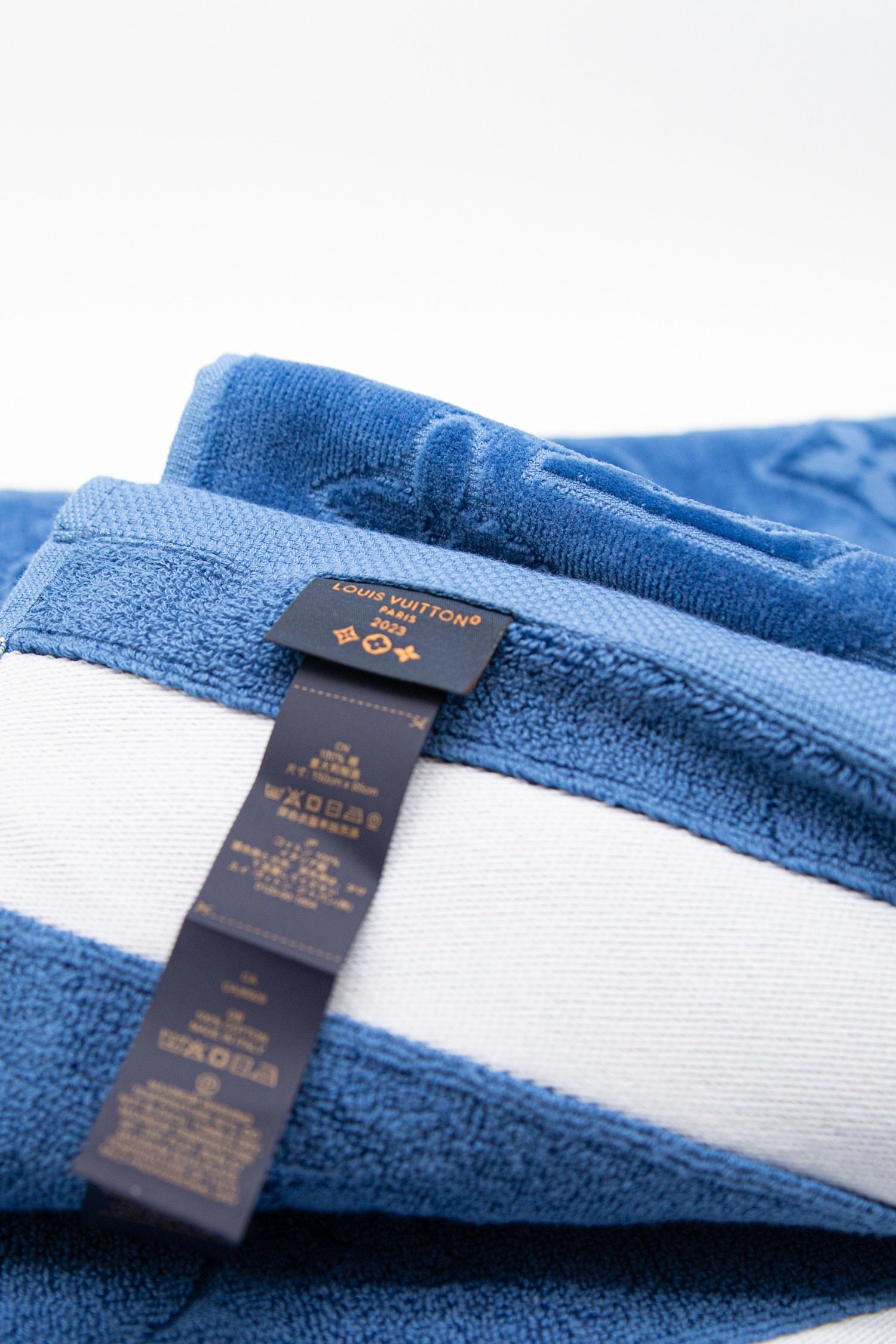 Thumbnail of http://Louis%20Vuitton%20Badetuch%20in%20Blau%20und%20Weiß